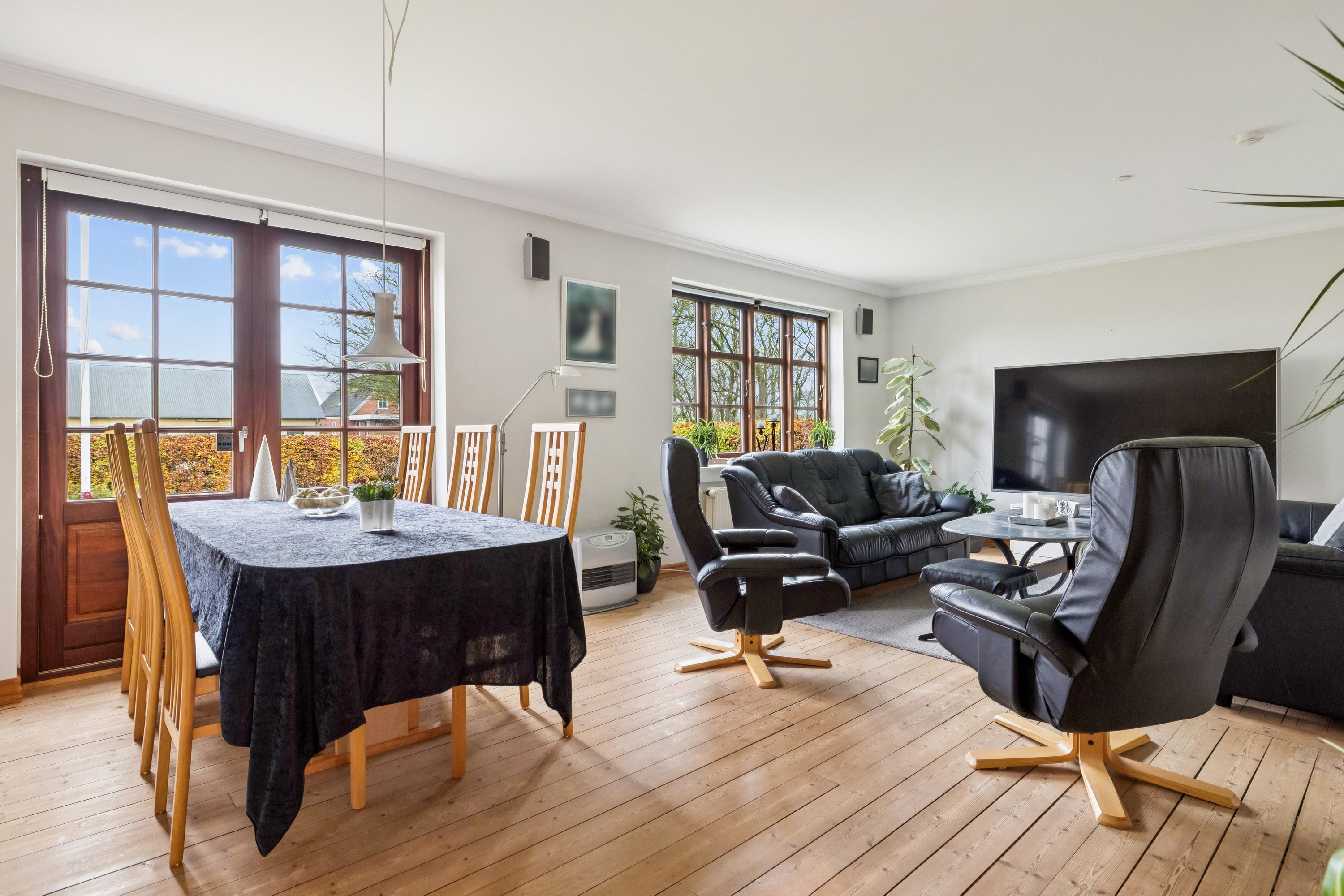 Fremhævet stue billede i fuldskærmstilstand. Billede af Mejlbyvej 121, Mejlby, 9610 Nørager