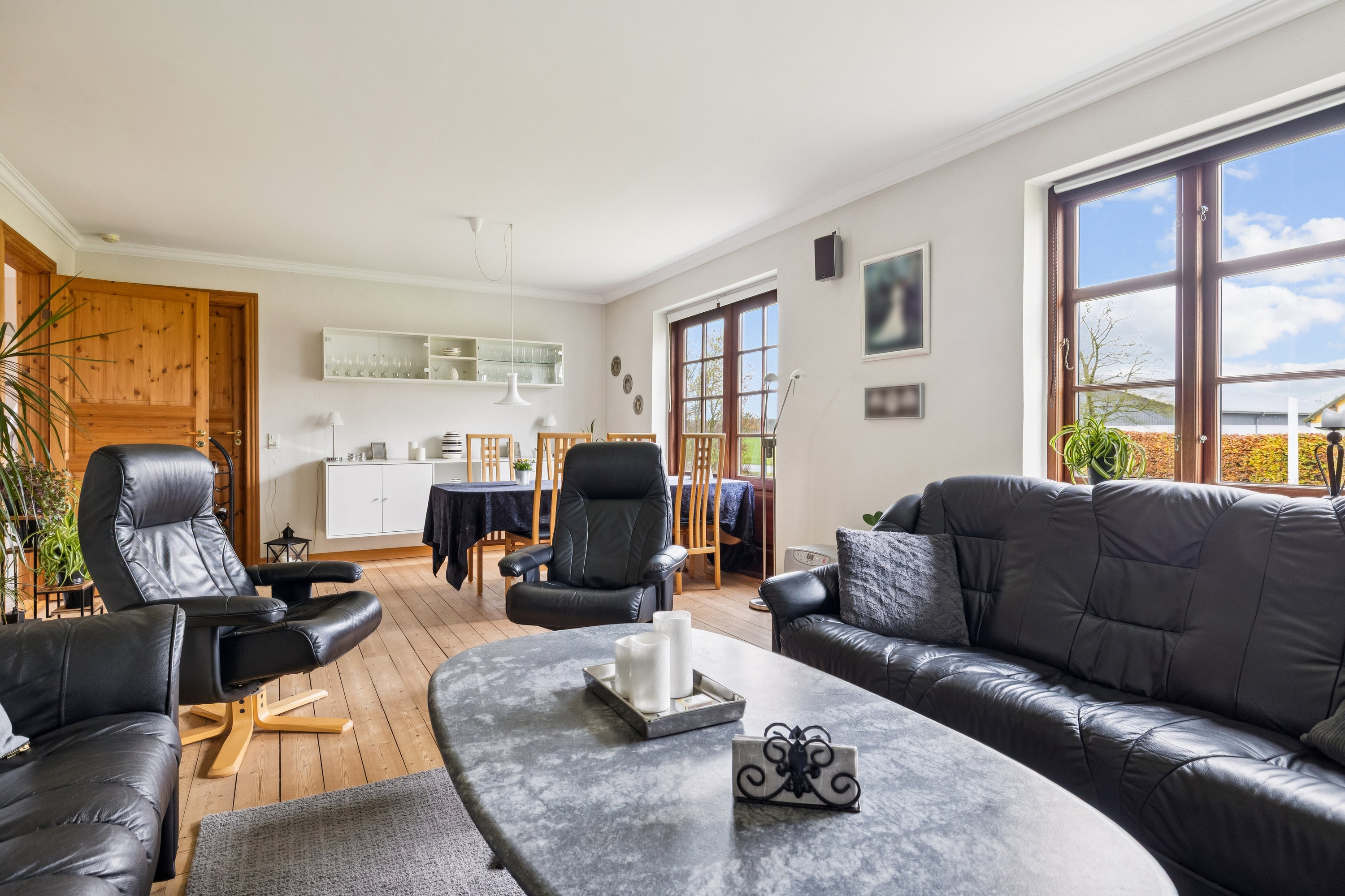 Fremhævet stue billede i fuldskærmstilstand. Billede af Mejlbyvej 121, Mejlby, 9610 Nørager