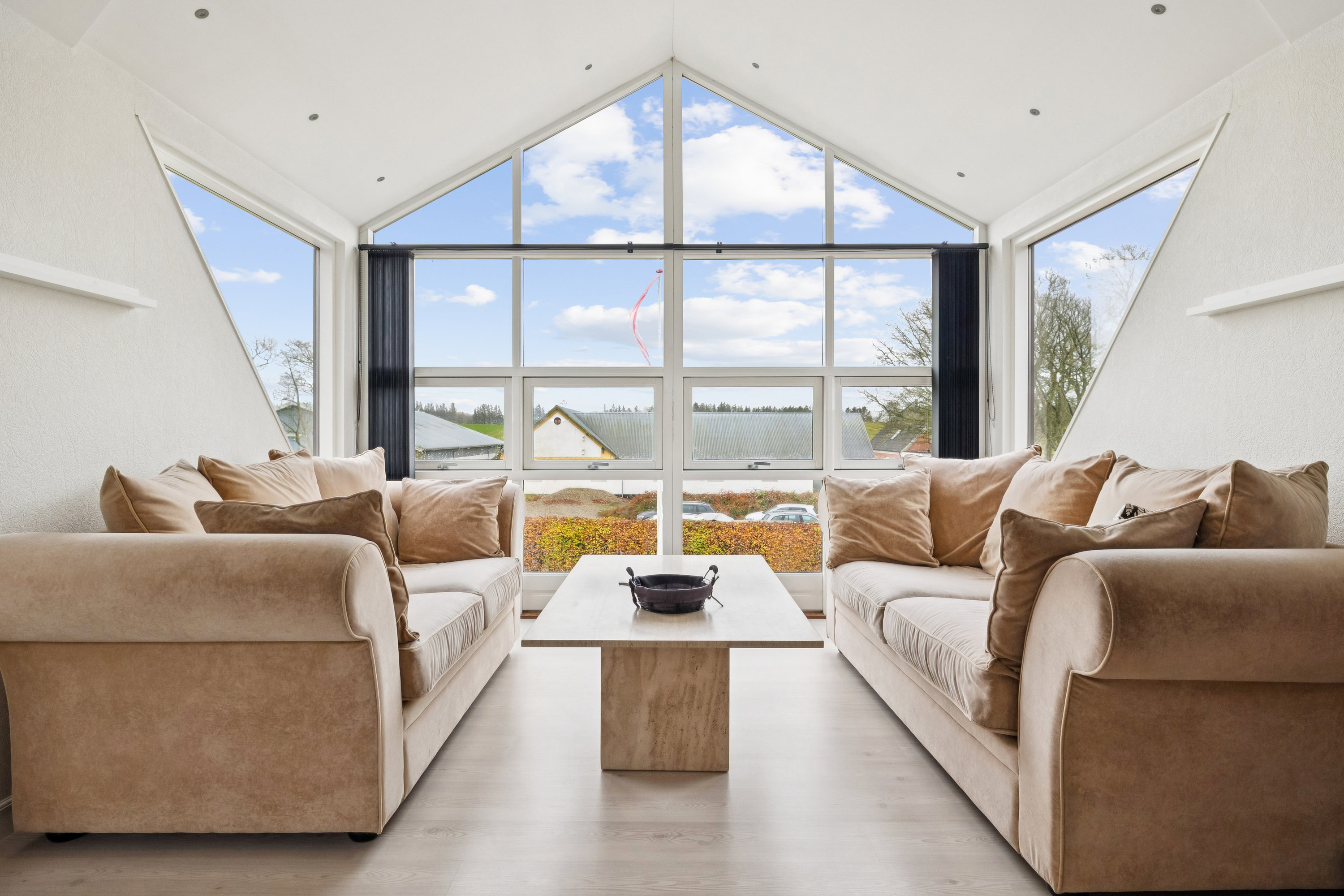 Fremhævet stue billede i fuldskærmstilstand. Billede af Mejlbyvej 121, Mejlby, 9610 Nørager