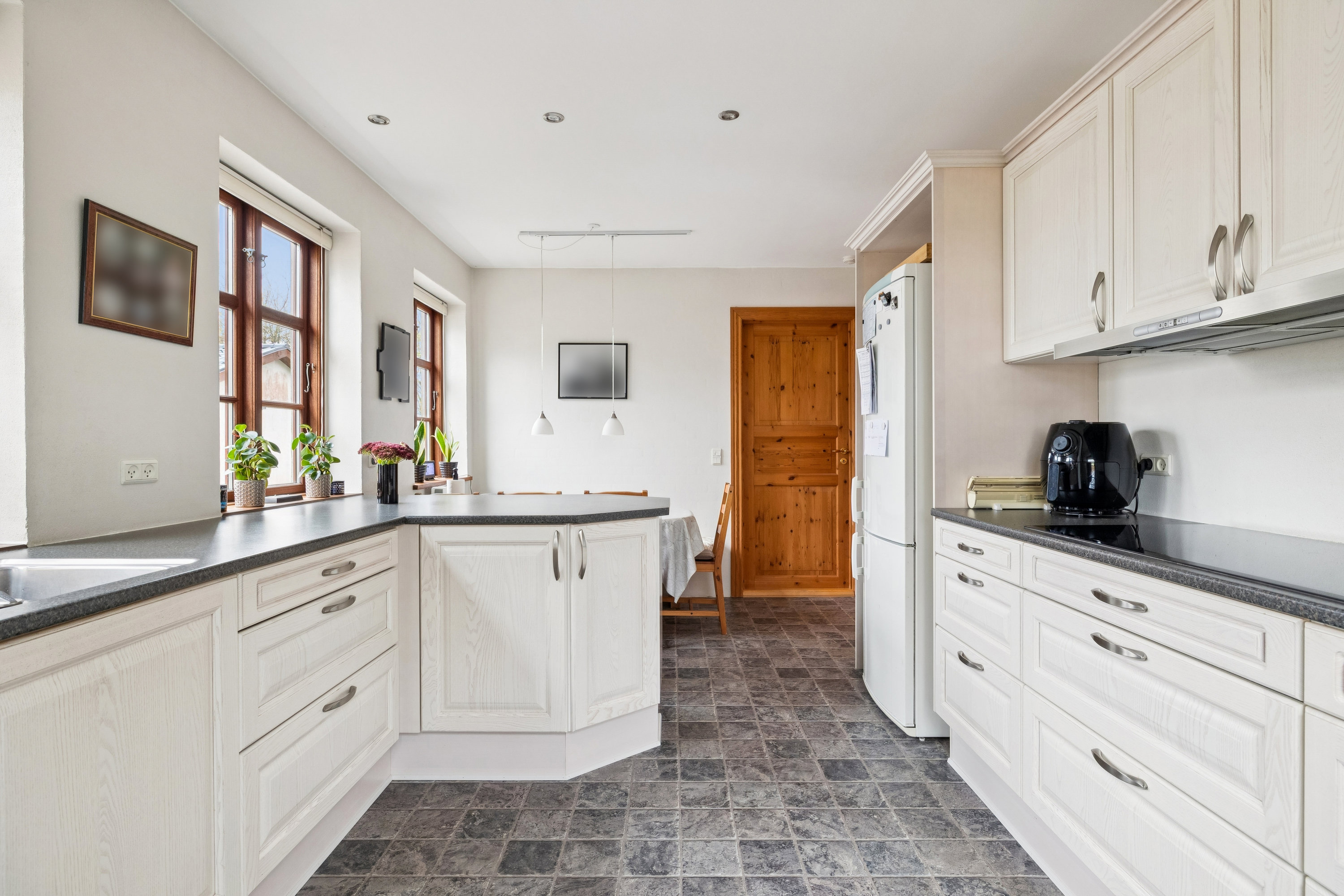 Fremhævet køkken billede i fuldskærmstilstand. Billede af Mejlbyvej 121, Mejlby, 9610 Nørager