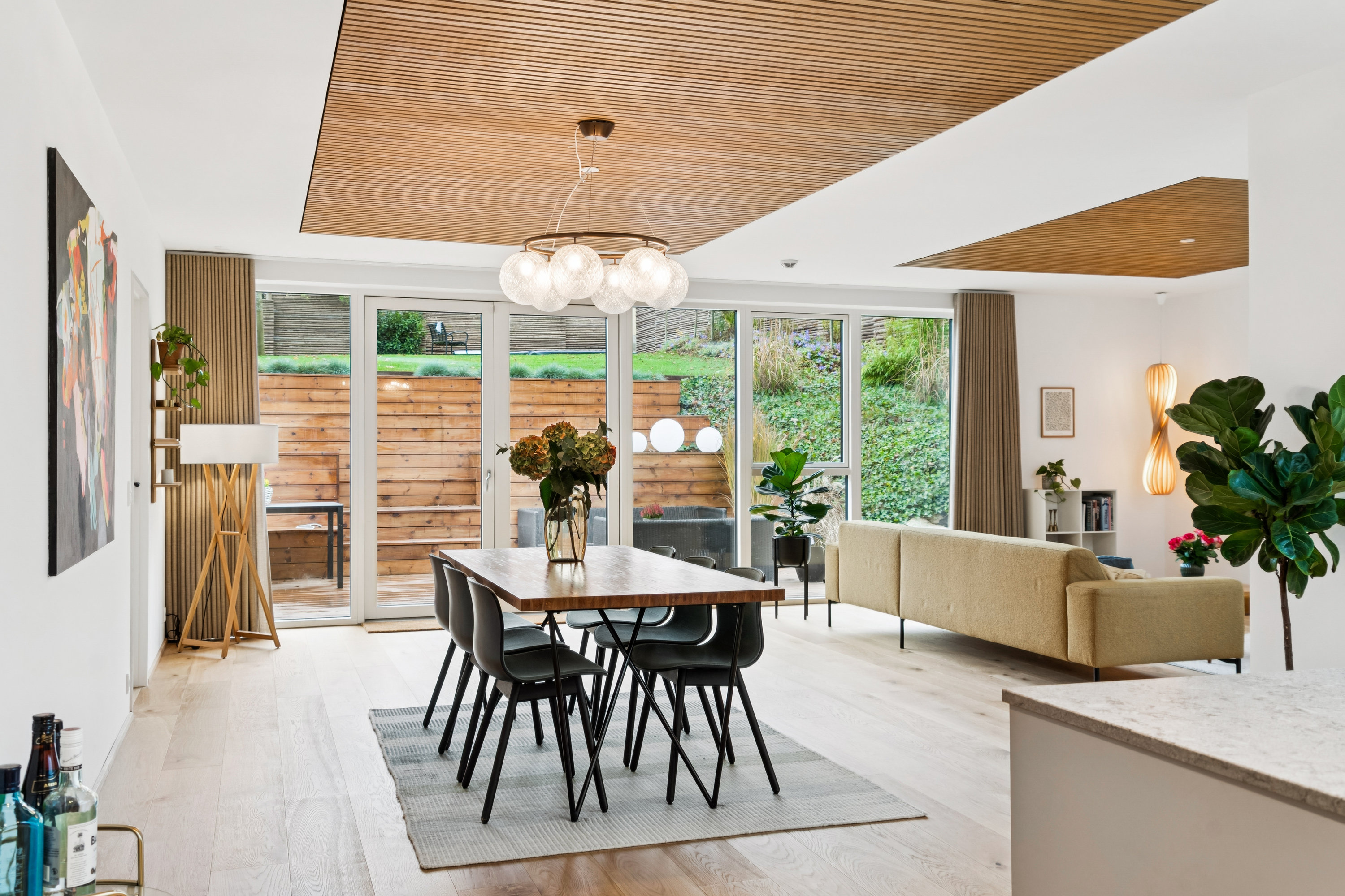 Fremhævet stue billede i fuldskærmstilstand. Billede af Højgårds Alle 35, 2880 Bagsværd