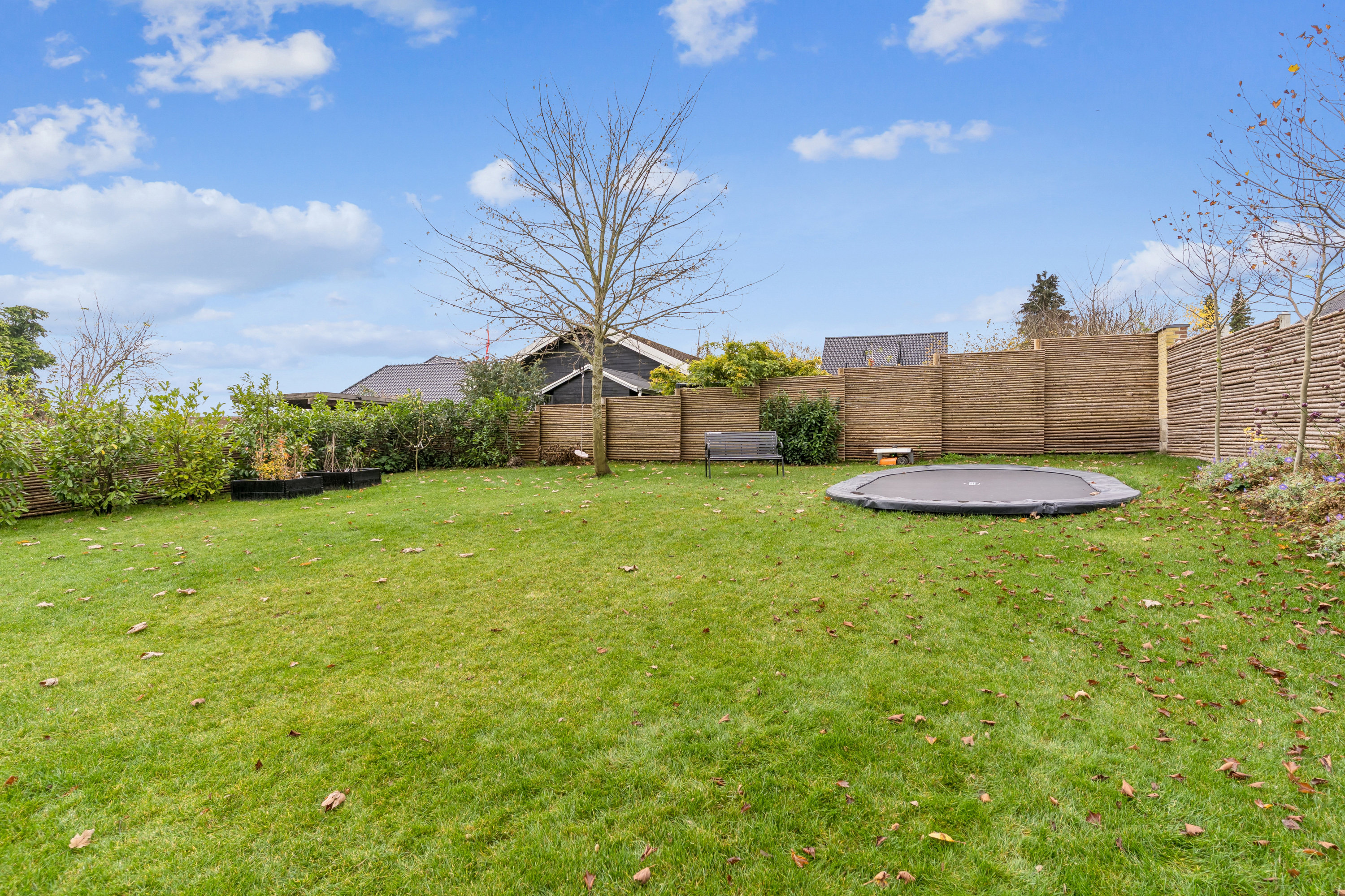 Fremhævet have billede i fuldskærmstilstand. Billede af Højgårds Alle 35, 2880 Bagsværd