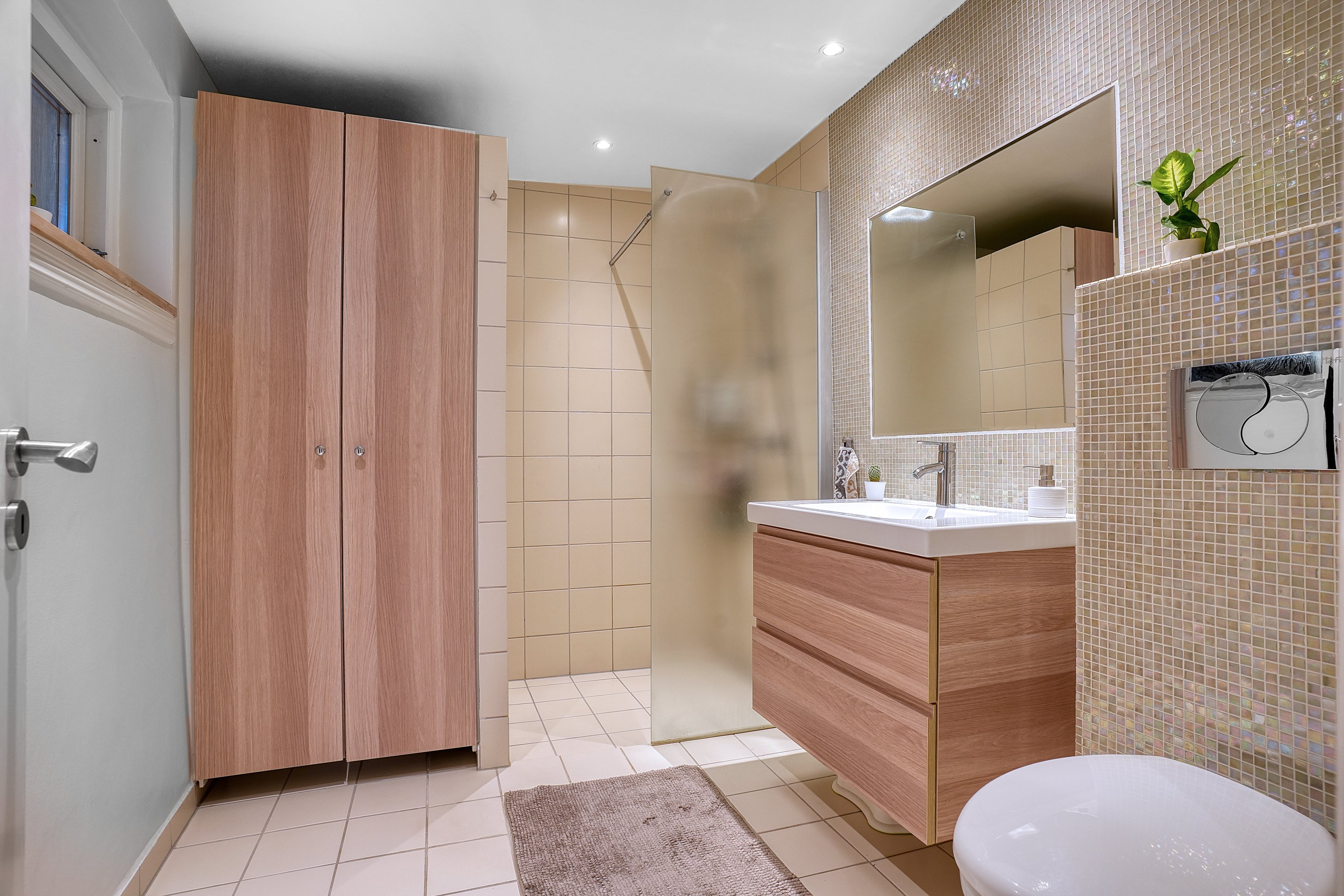 Fremhævet badeværelse billede i fuldskærmstilstand. Billede af Hjemmevej 5, 2870 Dyssegård