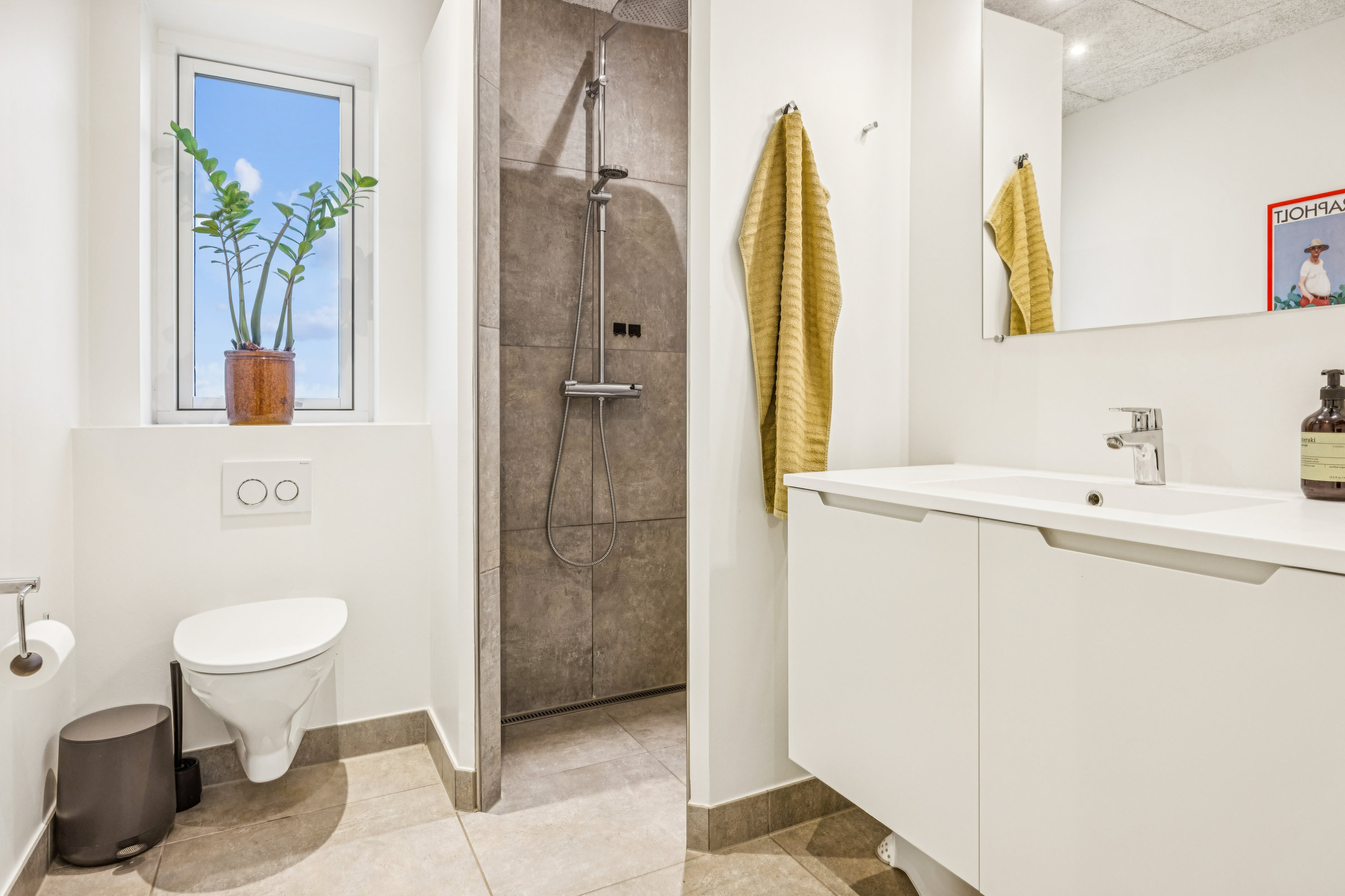 Fremhævet badeværelse billede i fuldskærmstilstand. Billede af Degnelodden 2, 9440 Aabybro