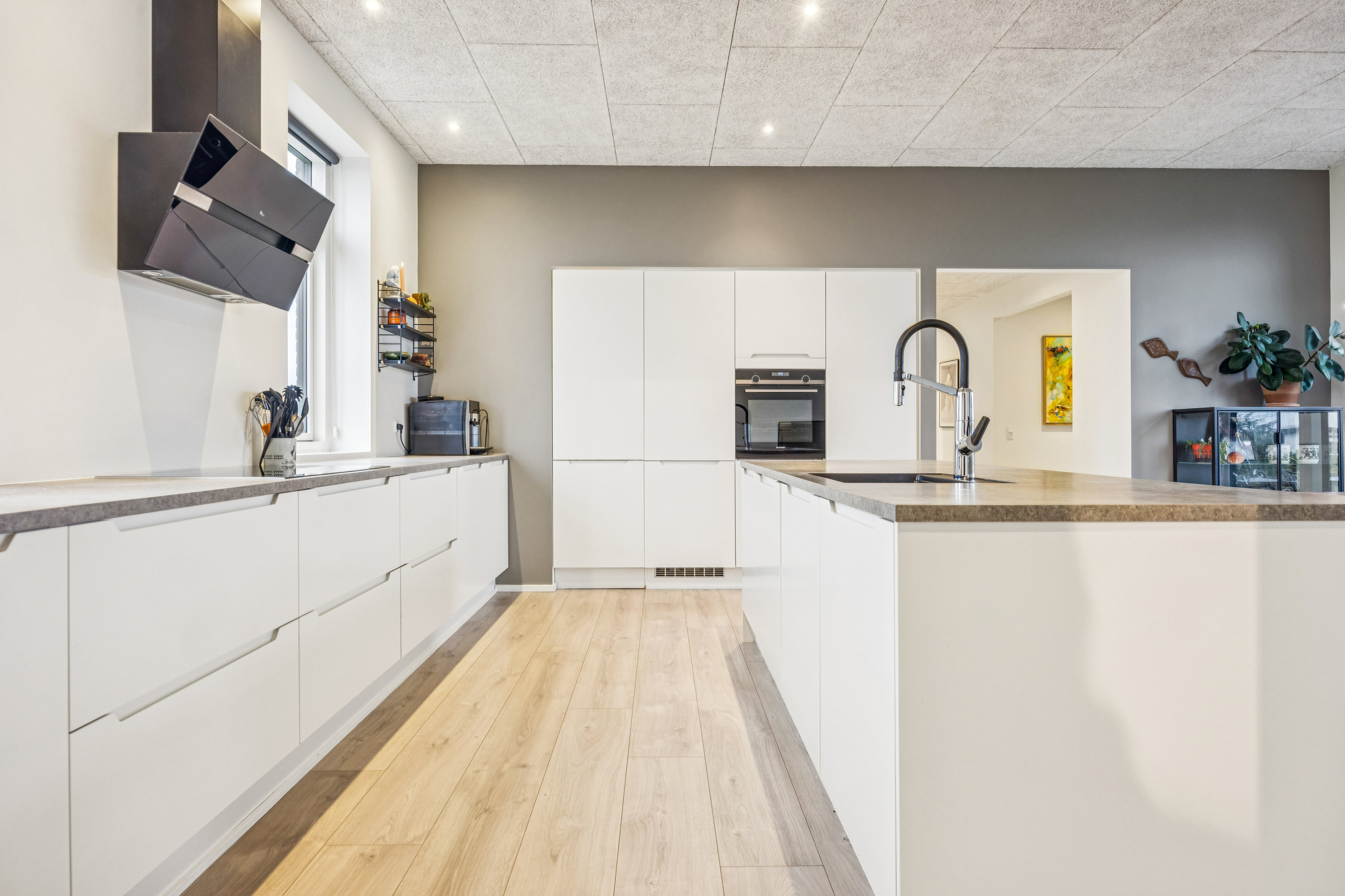 Fremhævet køkken billede i fuldskærmstilstand. Billede af Degnelodden 2, 9440 Aabybro