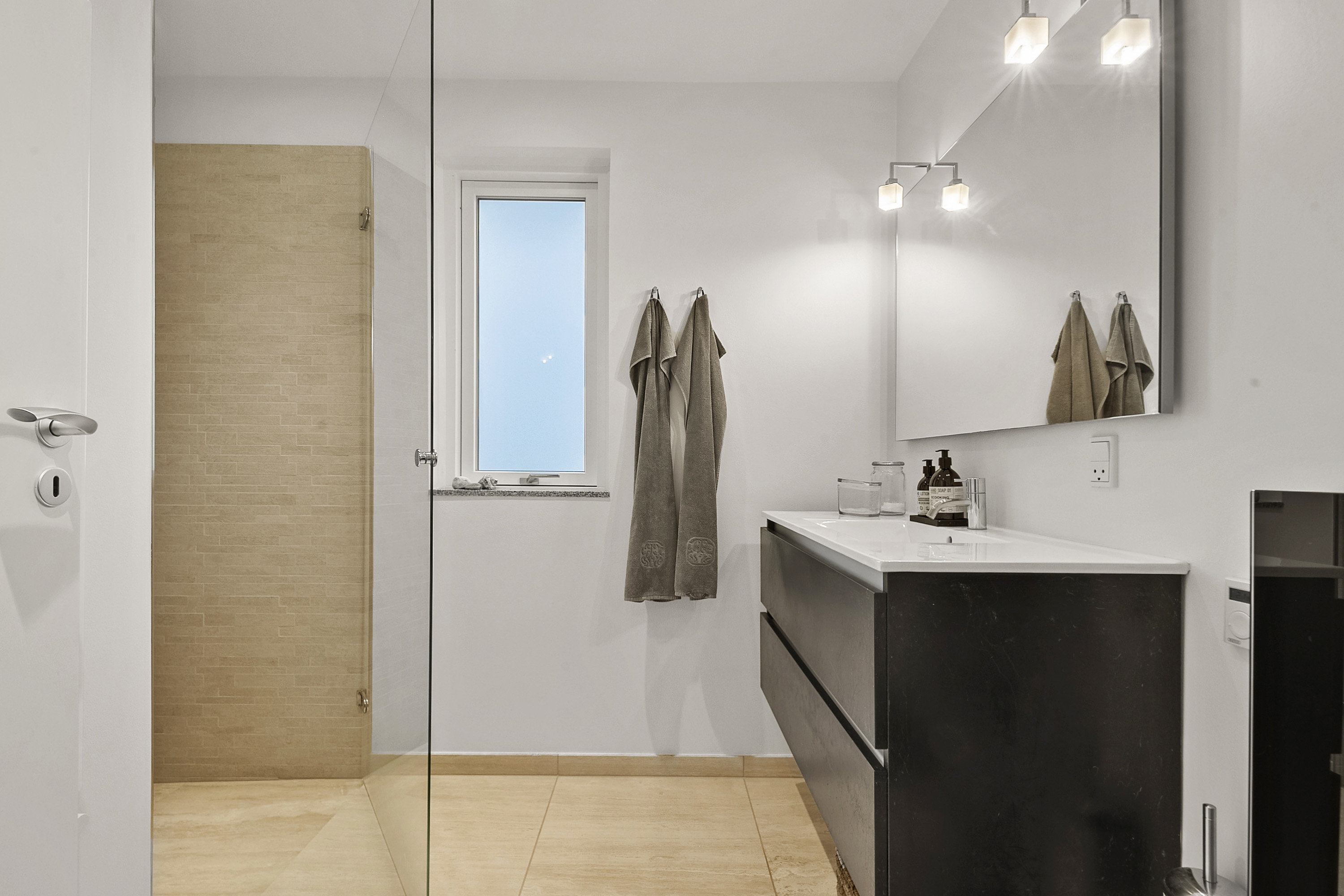 Fremhævet badeværelse billede i fuldskærmstilstand. Billede af Revelhøjvej 26, Brendstrup, 8200 Aarhus N