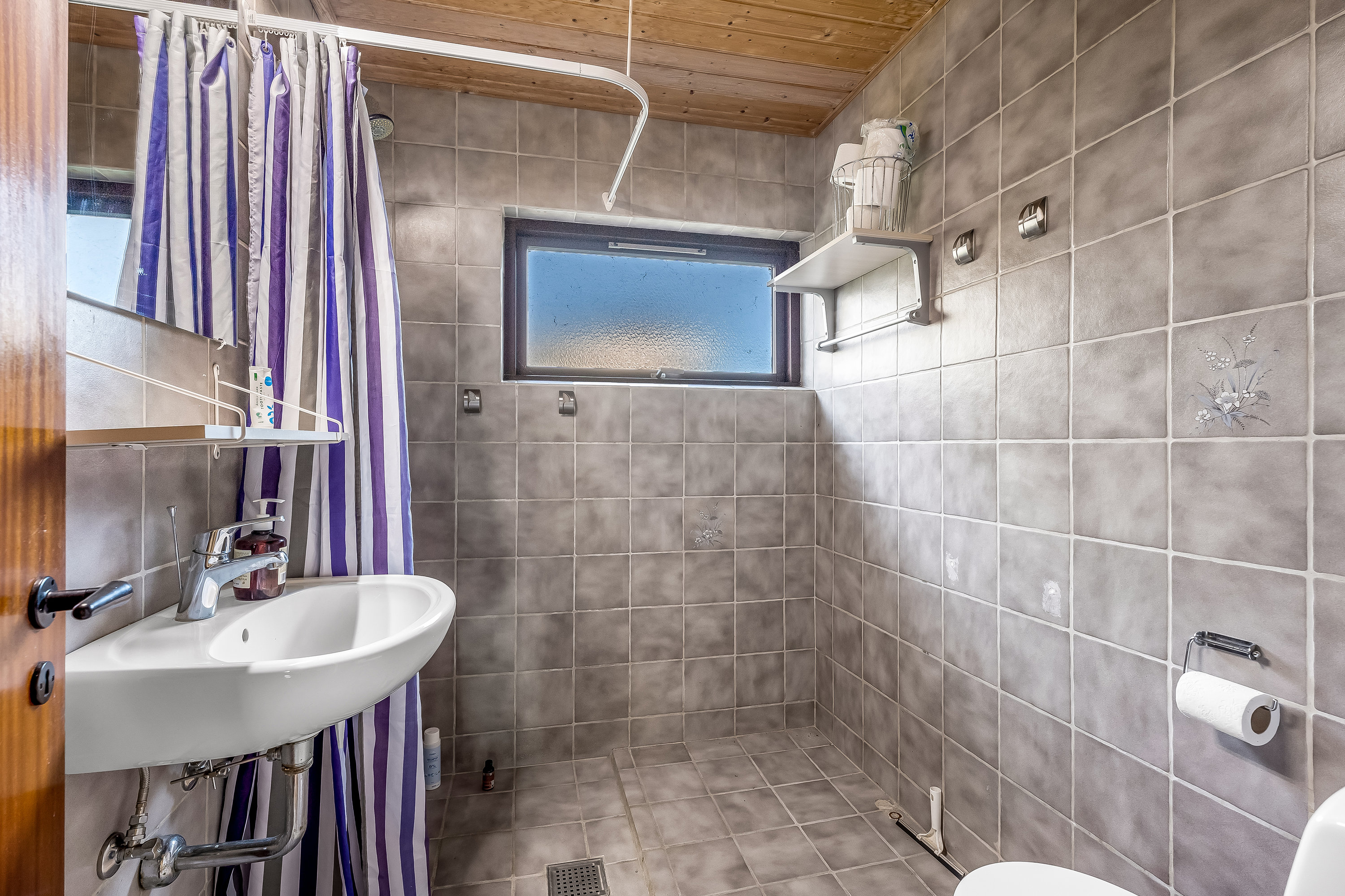 Fremhævet badeværelse billede i fuldskærmstilstand. Billede af Konemadevej 19, 4942 Askø