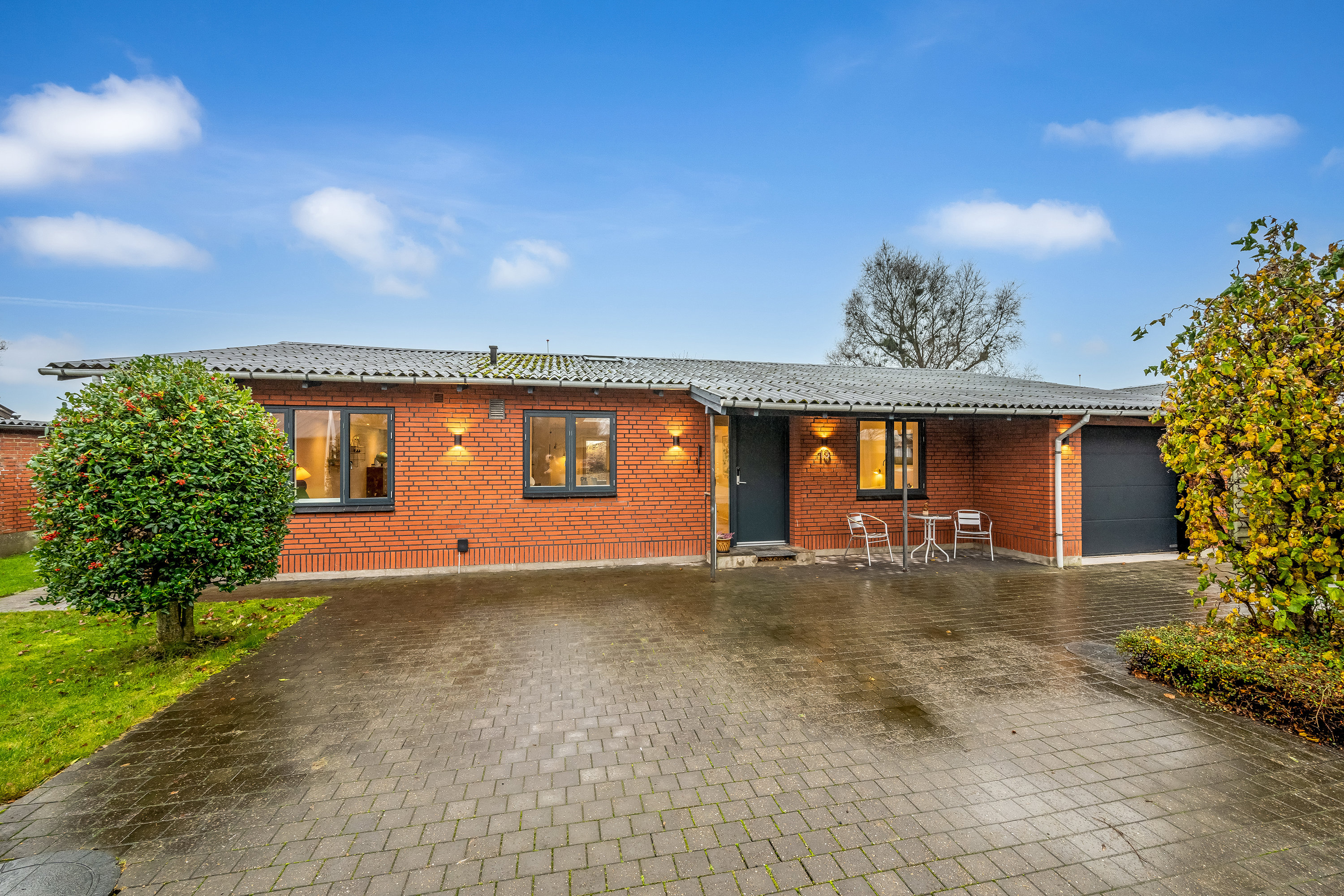 Villa: Facade på Parkvej 13, 6971 Spjald