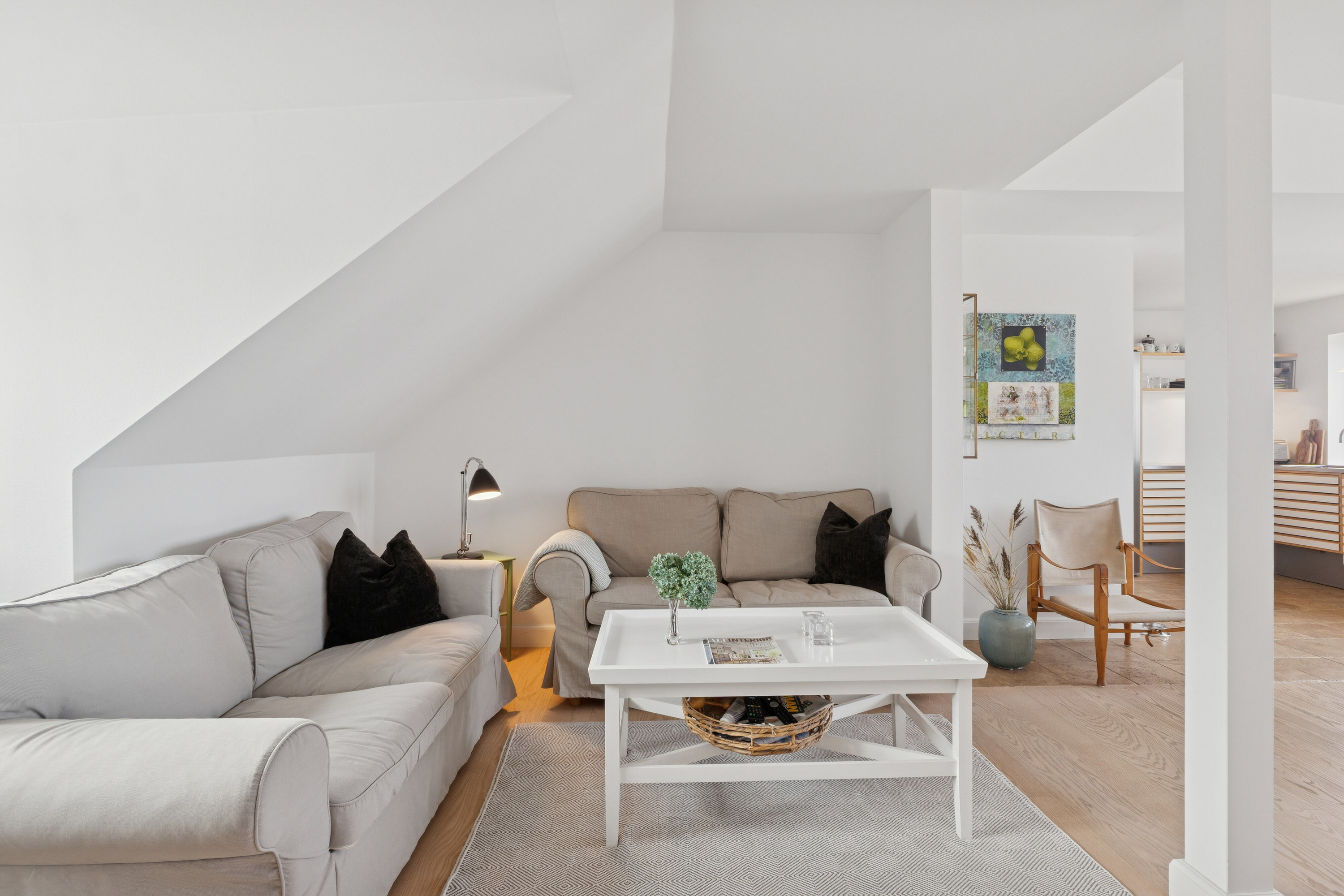 Fremhævet stue 2. sal  billede i fuldskærmstilstand. Billede af Nordre Strandvej 322A, 3100 Hornbæk