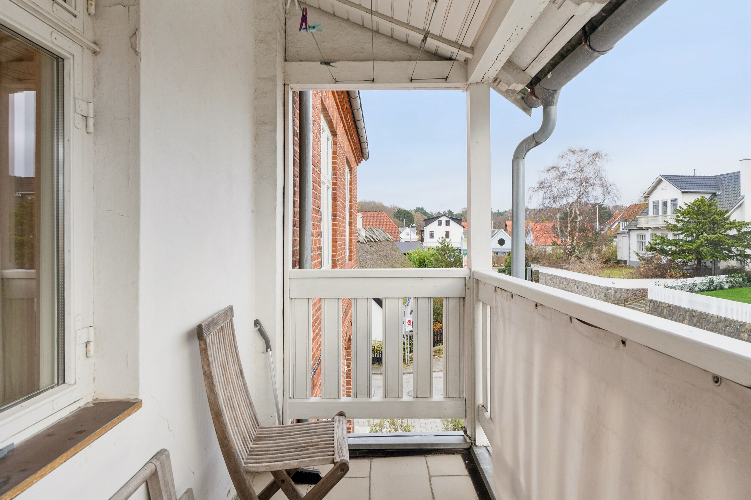 Fremhævet altan 1. sal  billede i fuldskærmstilstand. Billede af Nordre Strandvej 322A, 3100 Hornbæk