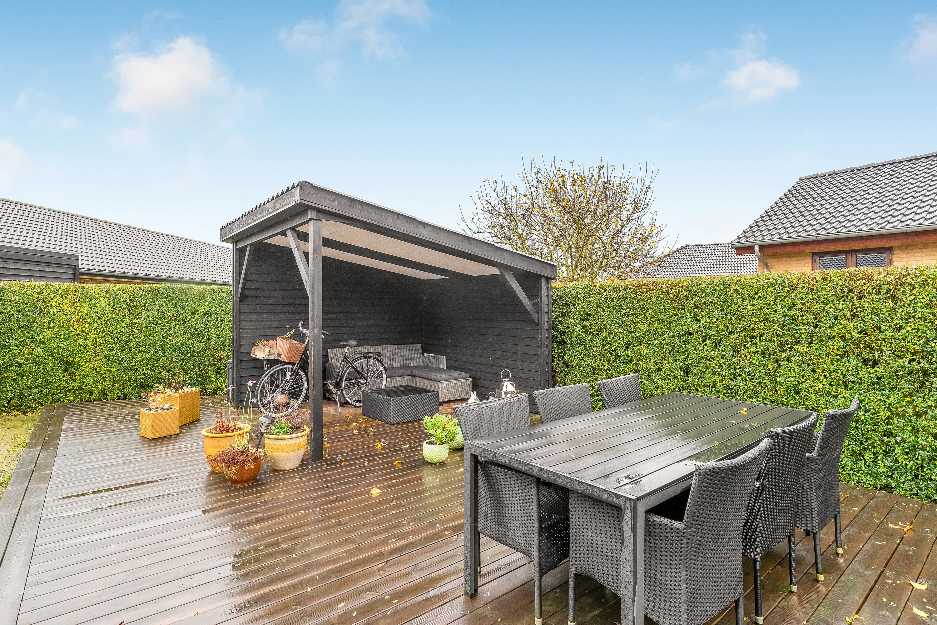 Fremhævet baghave billede i fuldskærmstilstand. Billede af Krattet 24, 7500 Holstebro