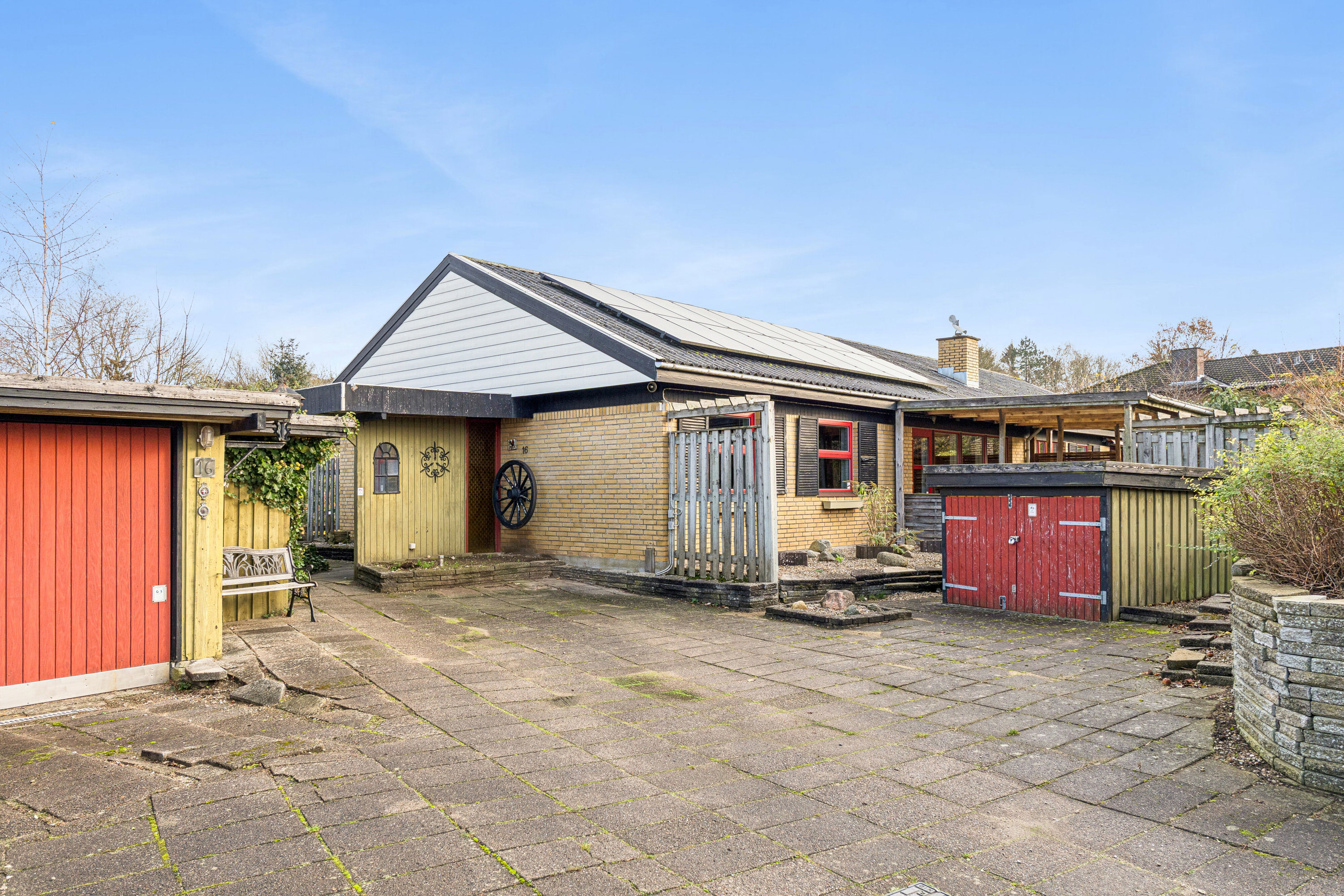 Fremhævet set fra vejen billede i fuldskærmstilstand. Billede af Hækkehusvej 16, Bellinge, 5250 Odense SV