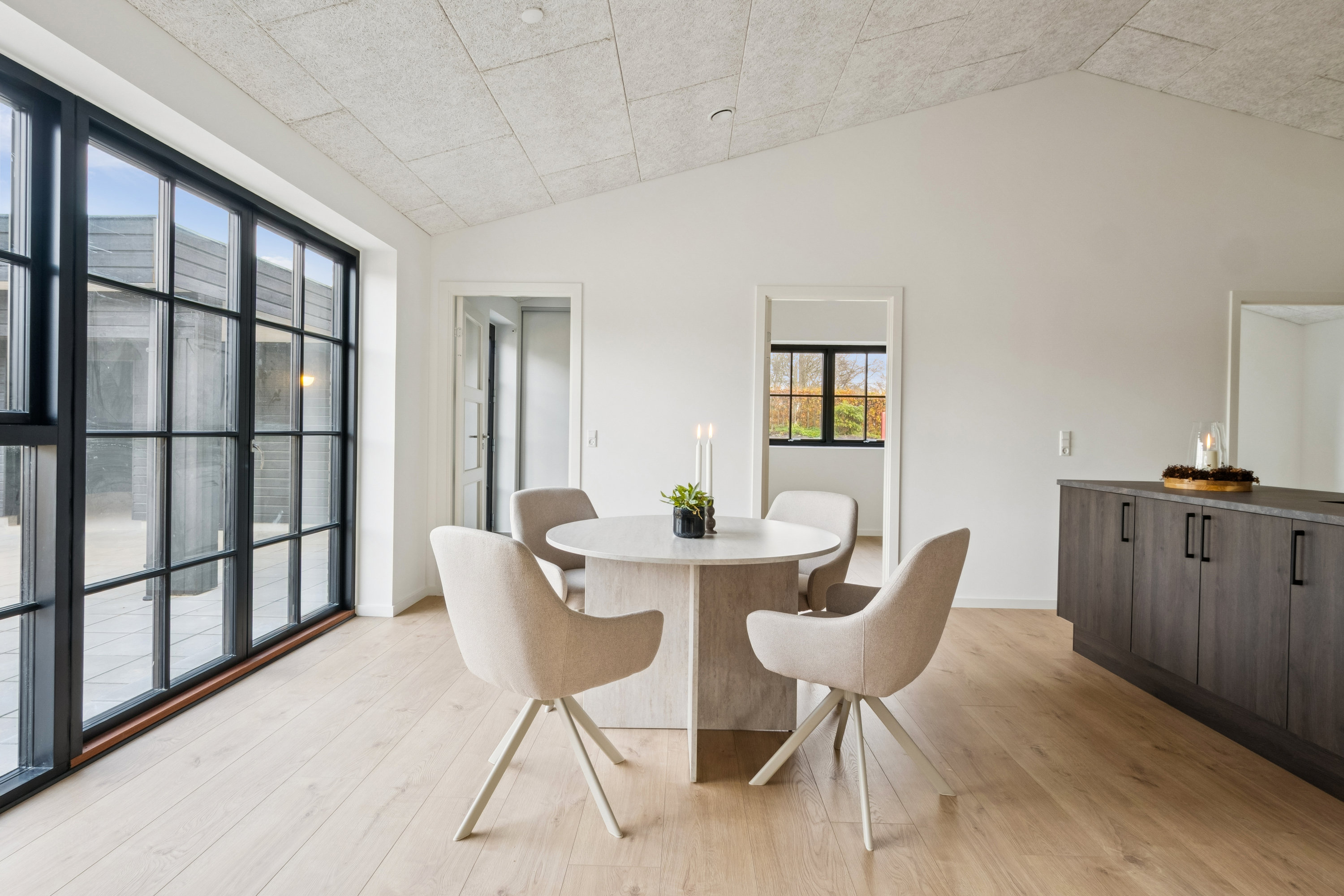 Fremhævet stue billede i fuldskærmstilstand. Billede af Resenvej 1, 7800 Skive