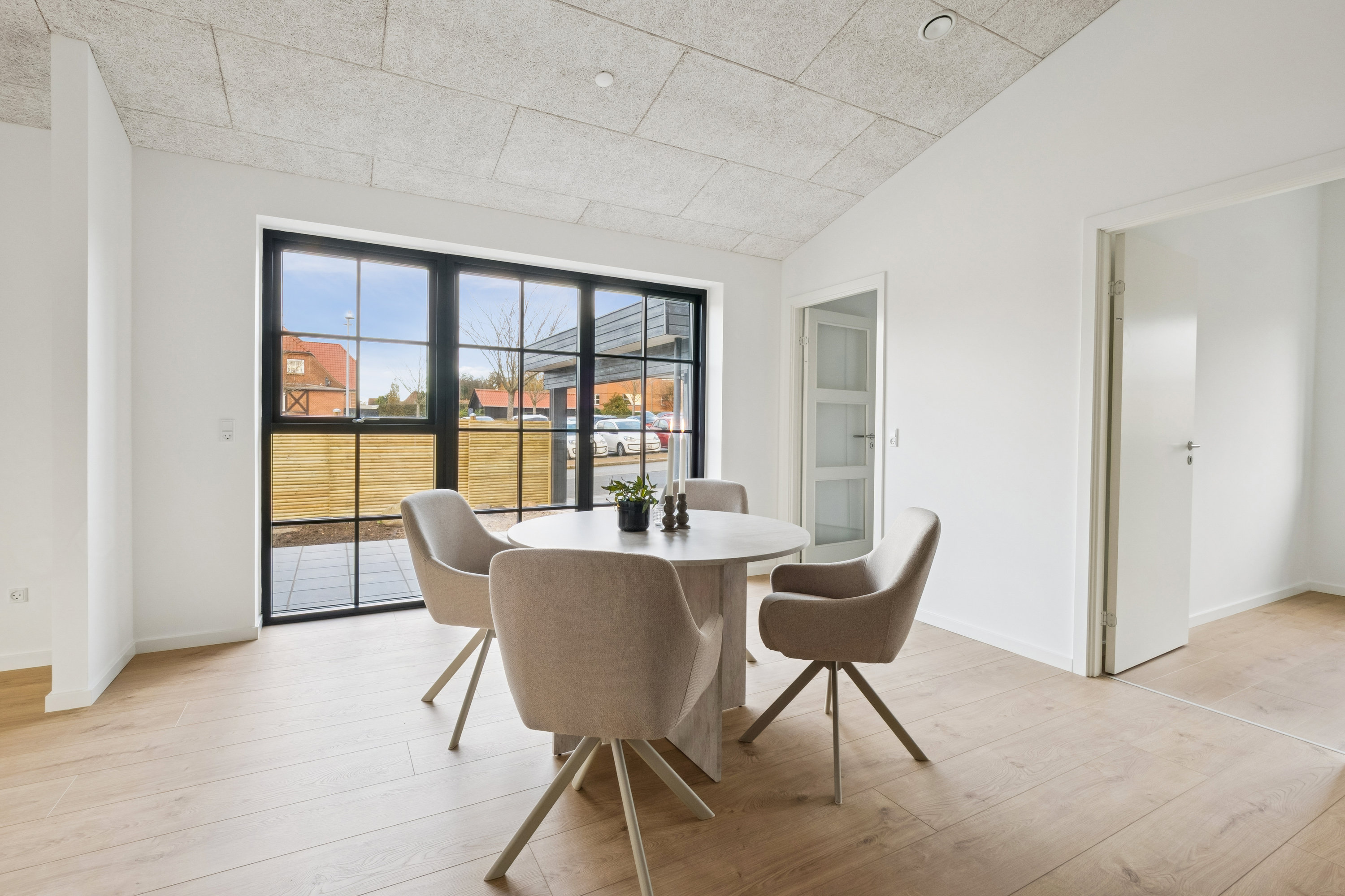 Fremhævet stue billede i fuldskærmstilstand. Billede af Resenvej 1, 7800 Skive