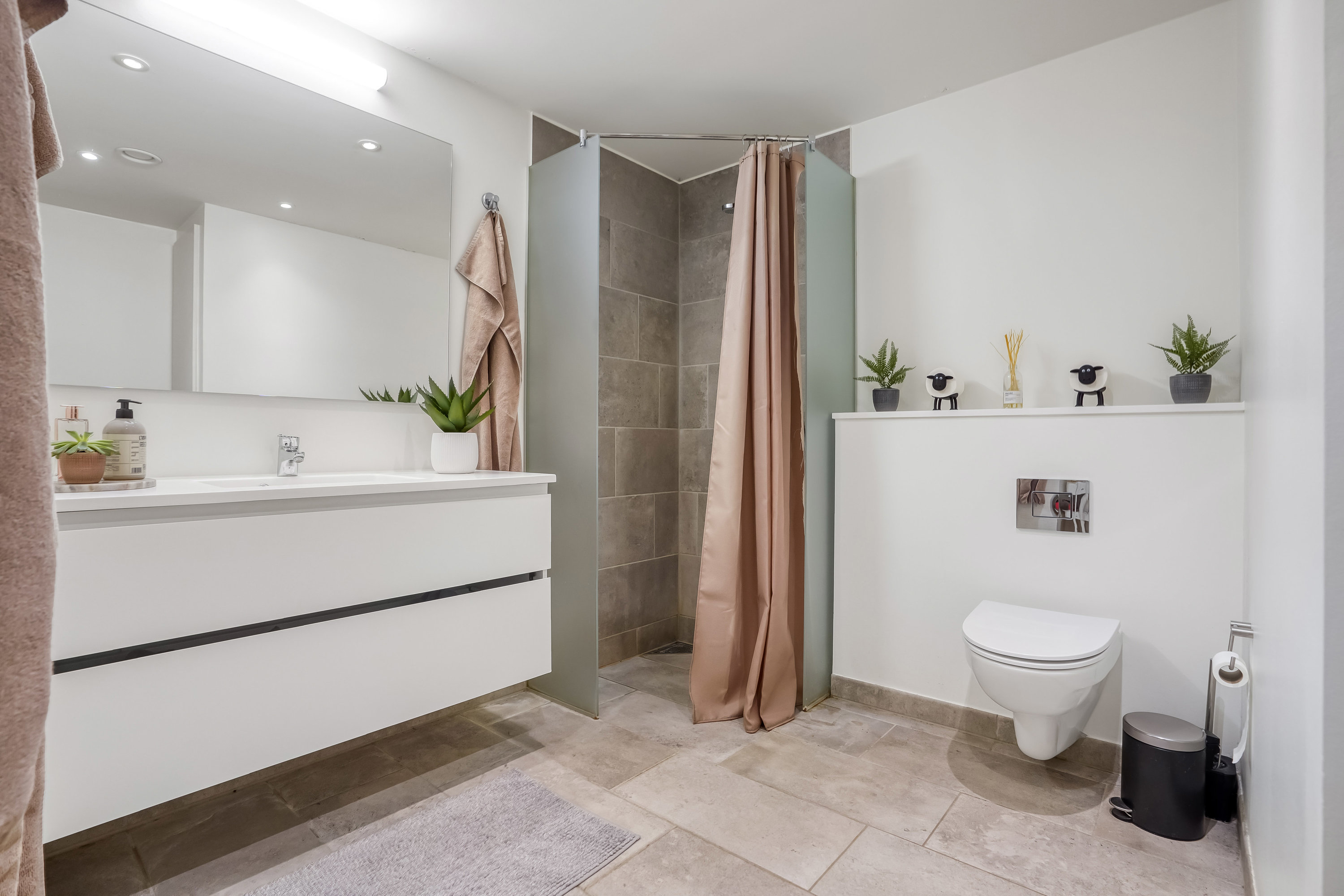 Fremhævet badeværelse billede i fuldskærmstilstand. Billede af Hibiscusvej 82, 5200 Odense V