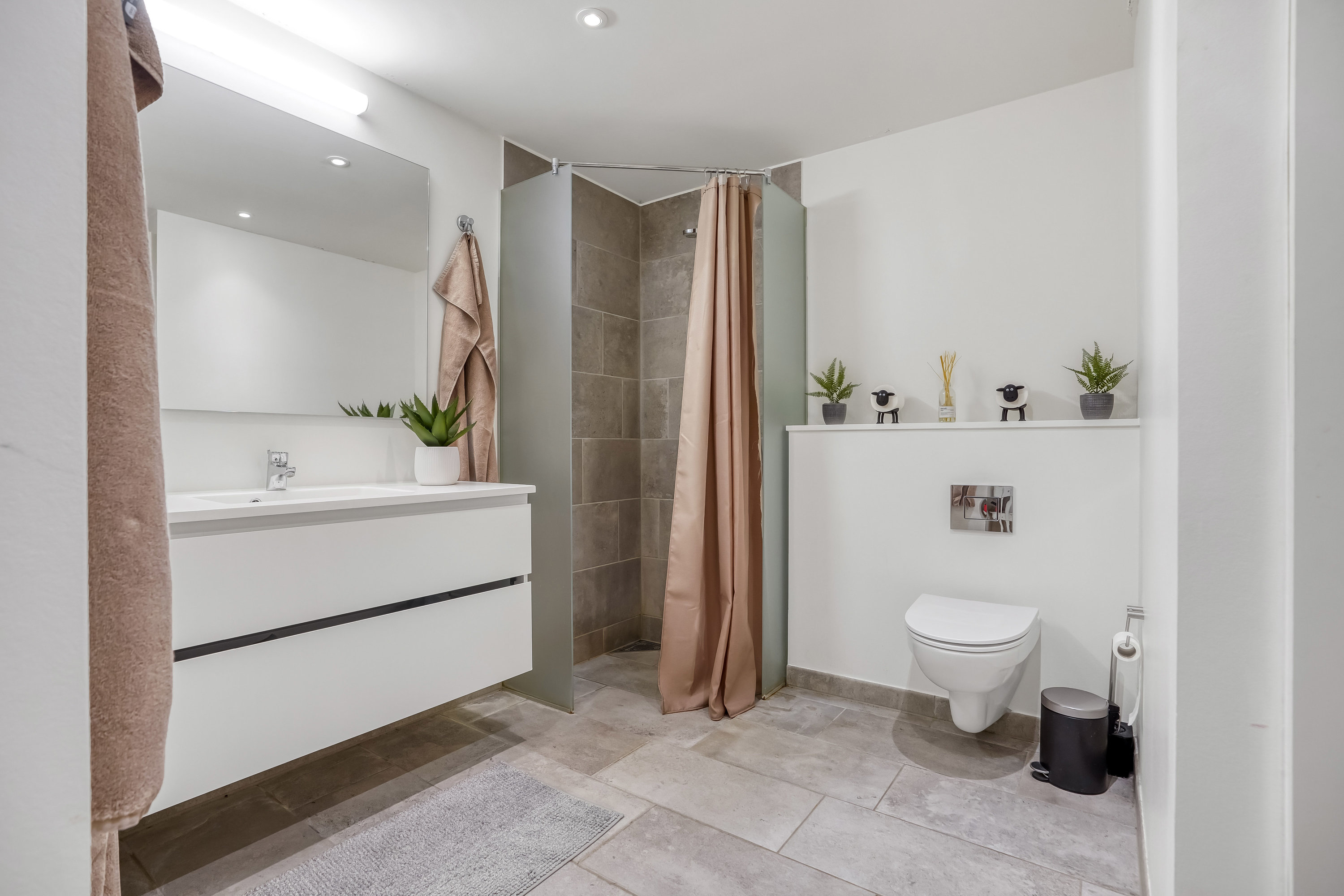 Fremhævet badeværelse billede i fuldskærmstilstand. Billede af Hibiscusvej 82, 5200 Odense V