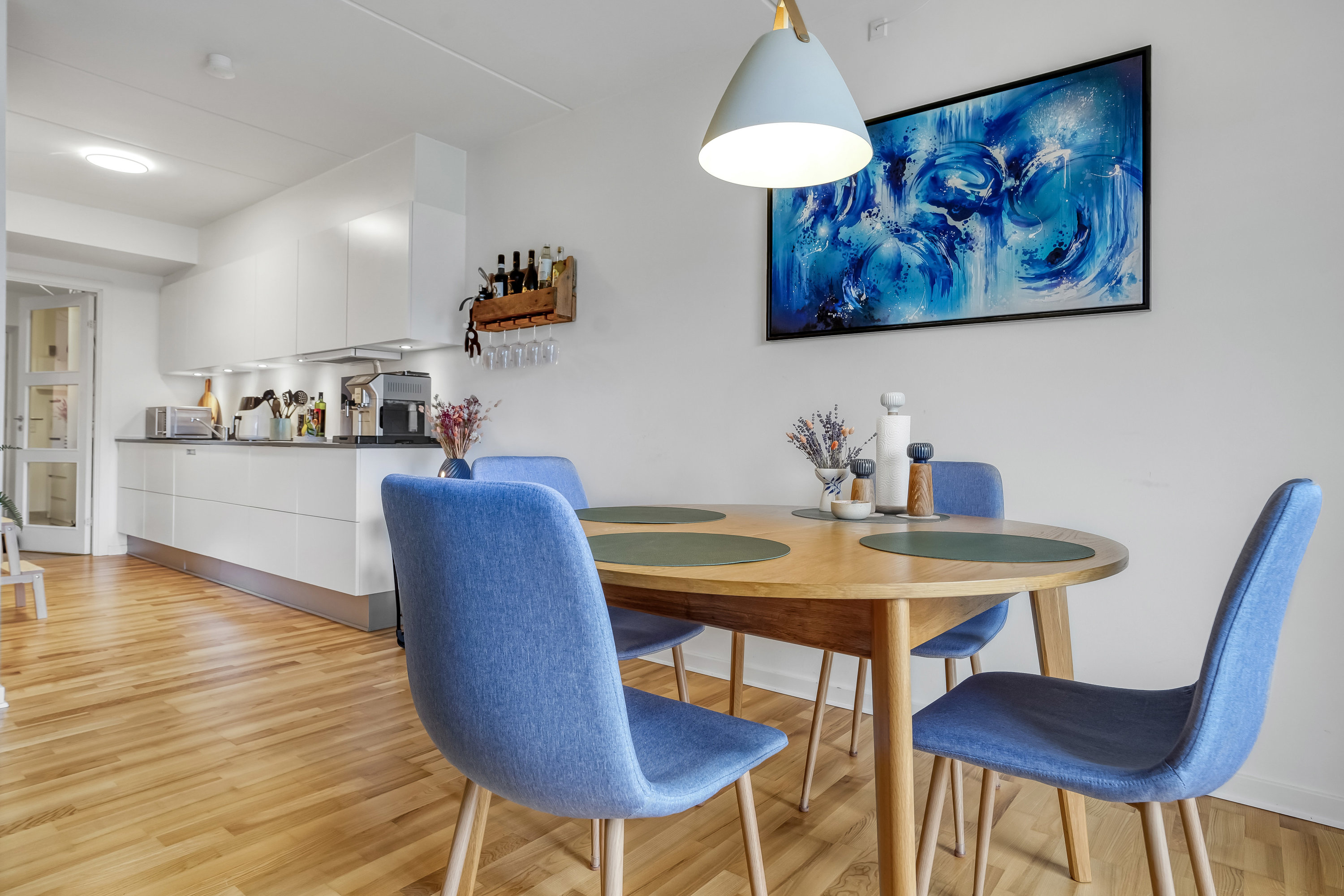 Fremhævet stue billede i fuldskærmstilstand. Billede af Hibiscusvej 82, 5200 Odense V