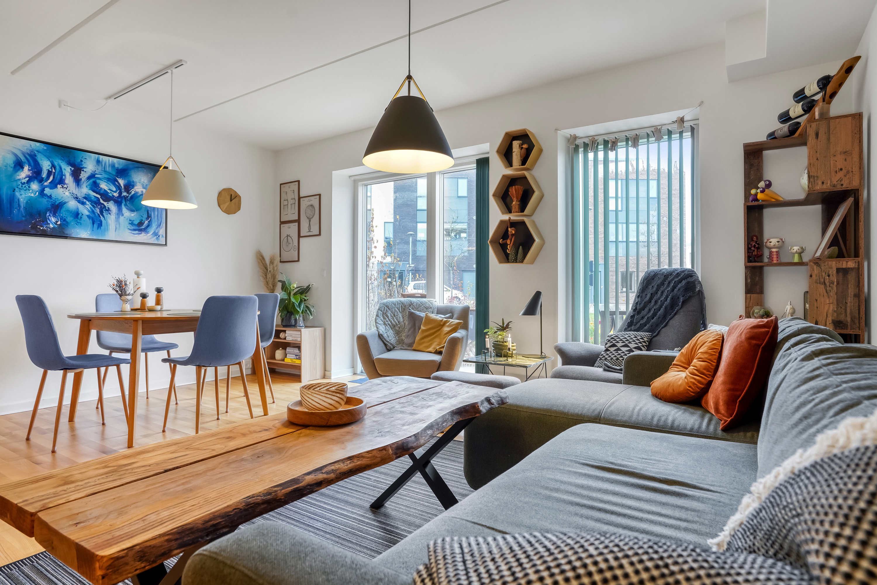 Fremhævet stue billede i fuldskærmstilstand. Billede af Hibiscusvej 82, 5200 Odense V