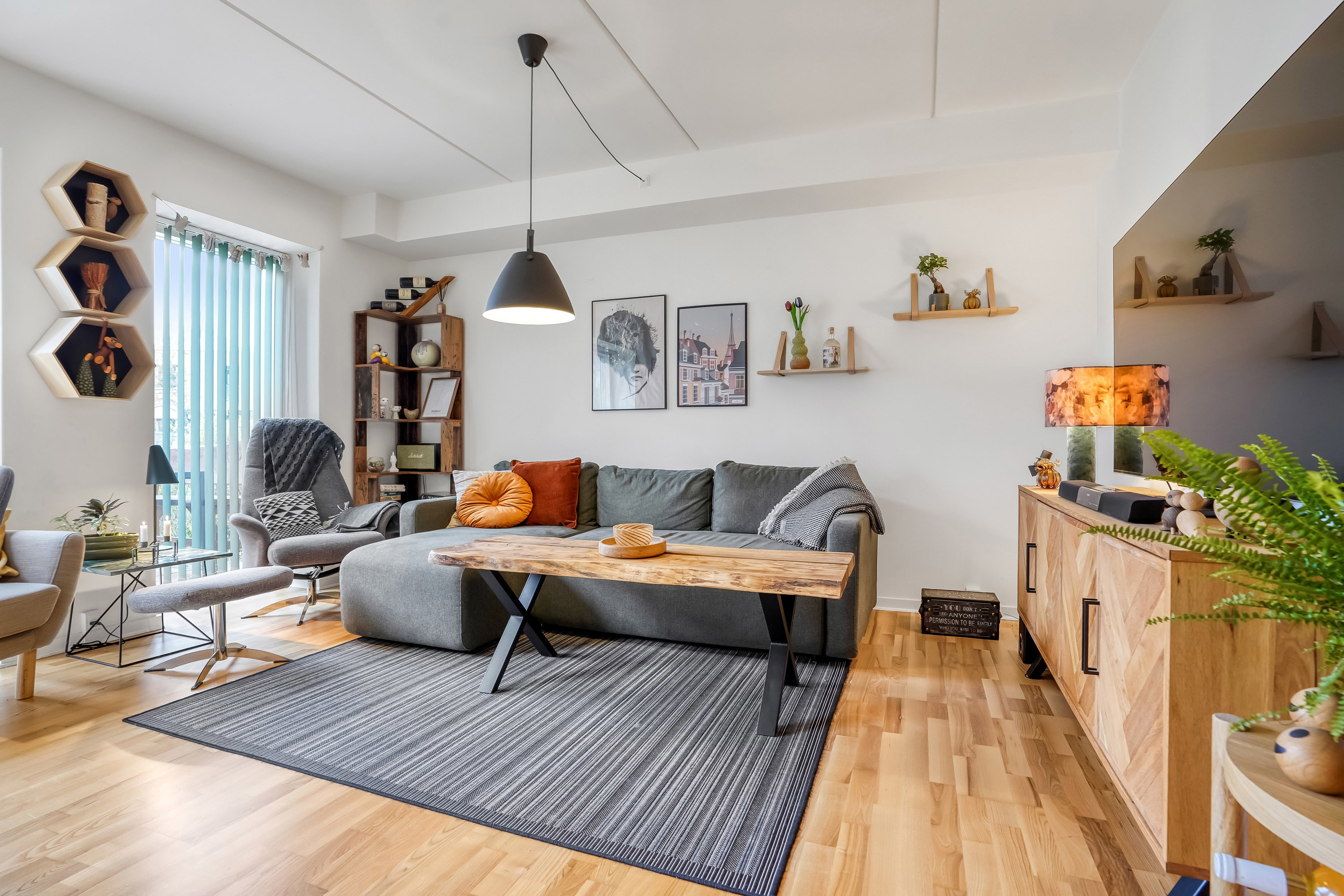 Fremhævet stue billede i fuldskærmstilstand. Billede af Hibiscusvej 82, 5200 Odense V