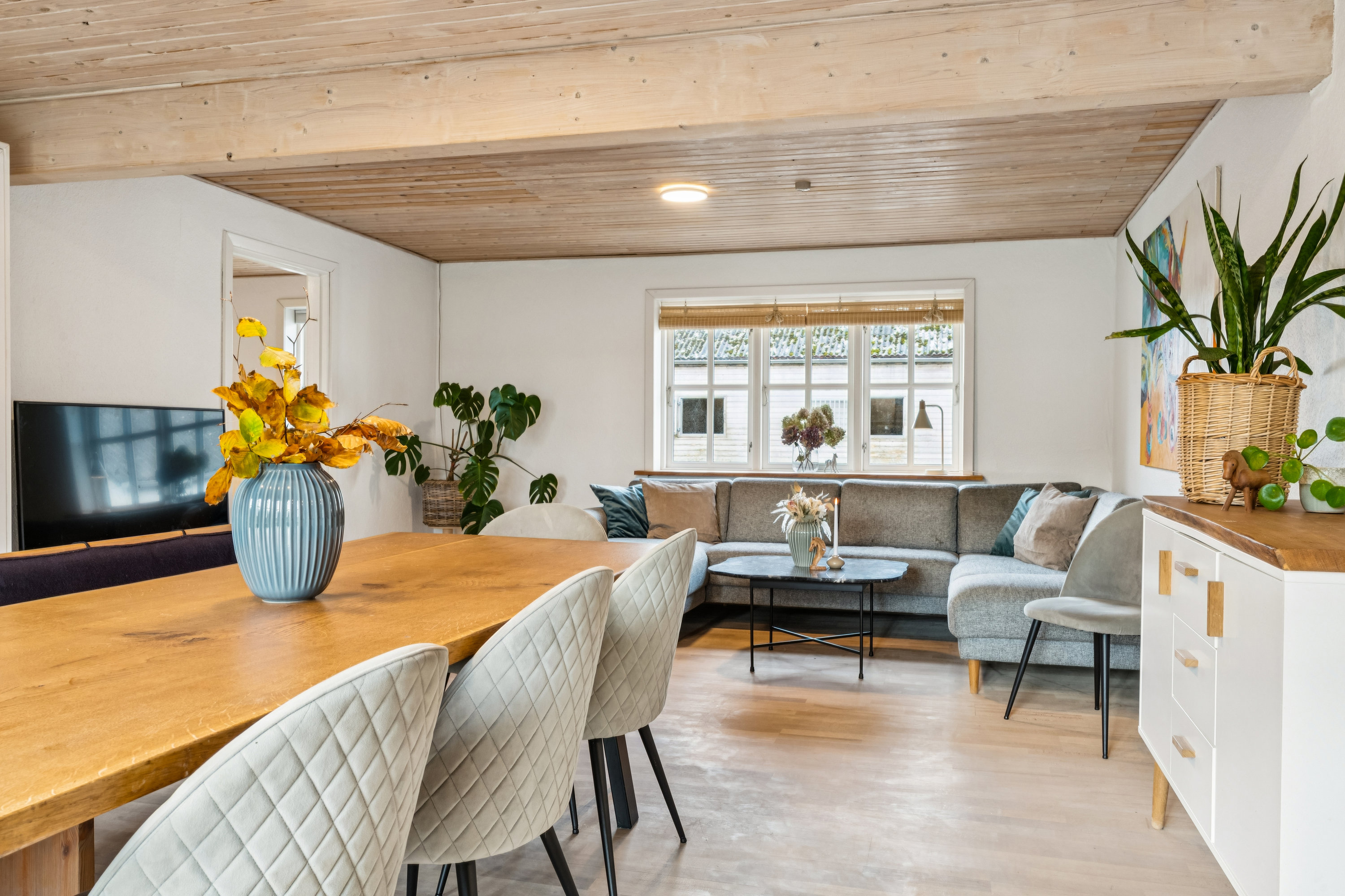 Fremhævet stue billede i fuldskærmstilstand. Billede af Vårvej 16, Farstrup, 9240 Nibe