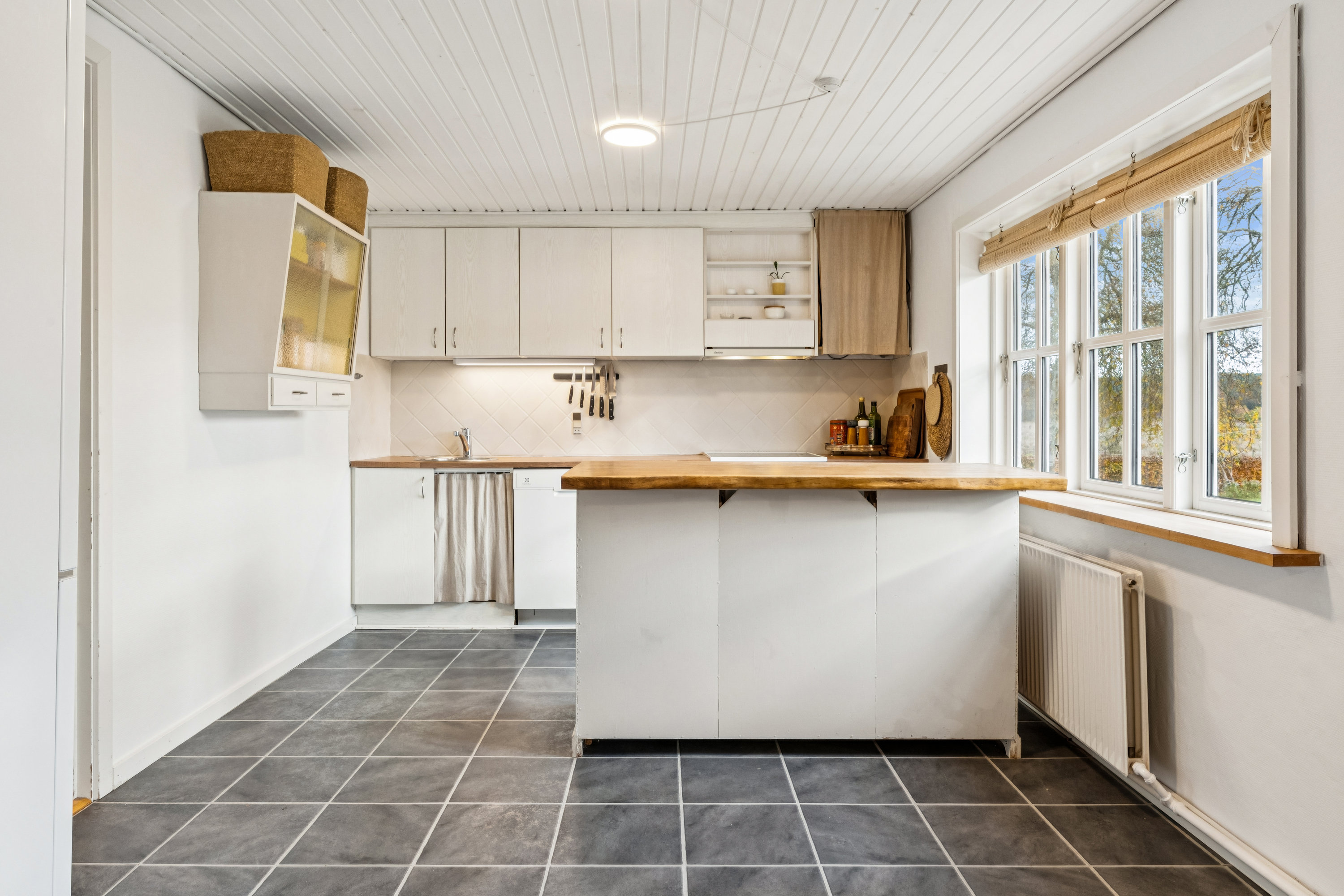 Fremhævet køkken billede i fuldskærmstilstand. Billede af Vårvej 16, Farstrup, 9240 Nibe