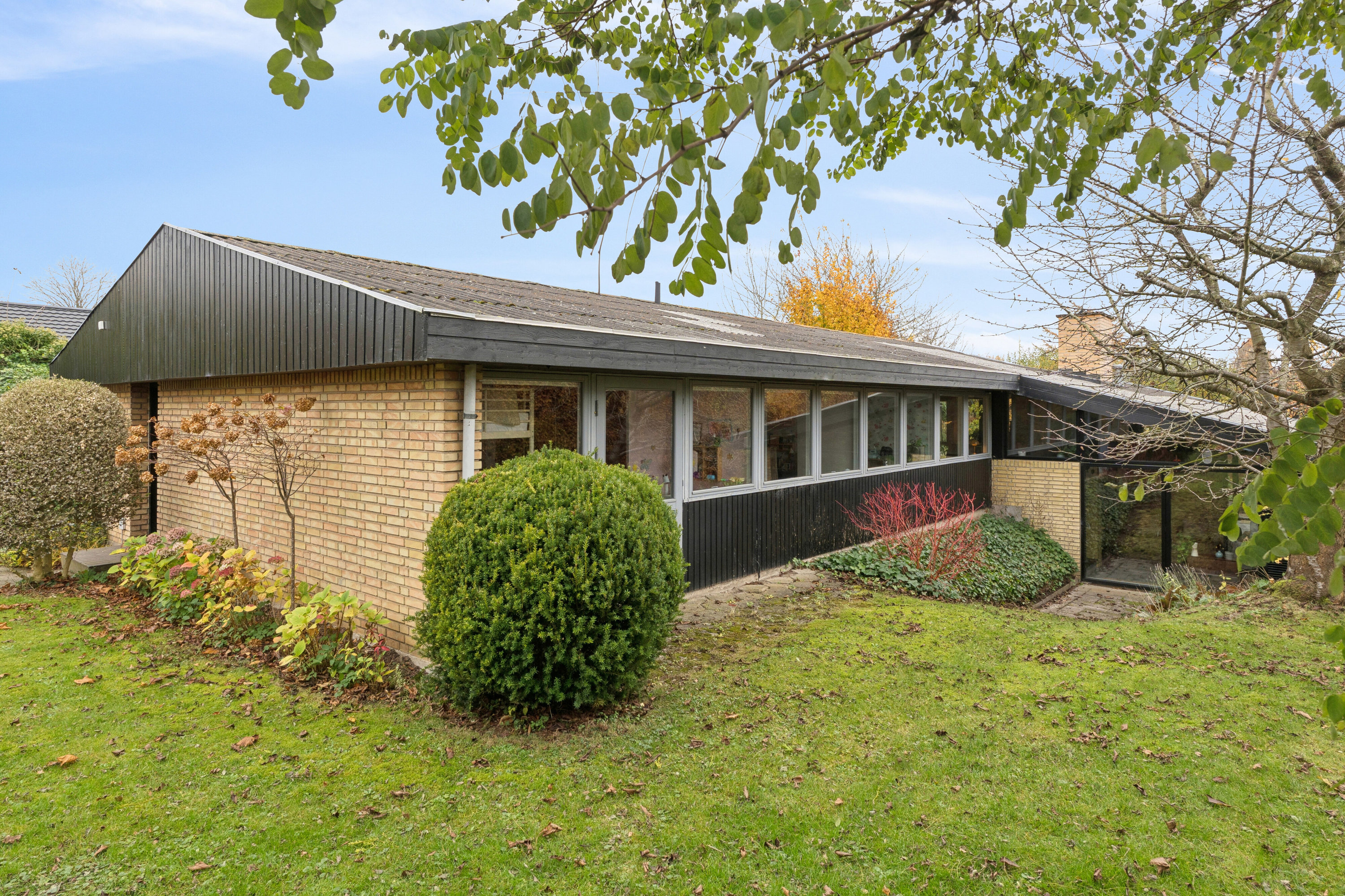 Fremhævet set fra haven billede i fuldskærmstilstand. Billede af Odensevej 58, Himmelev, 4000 Roskilde