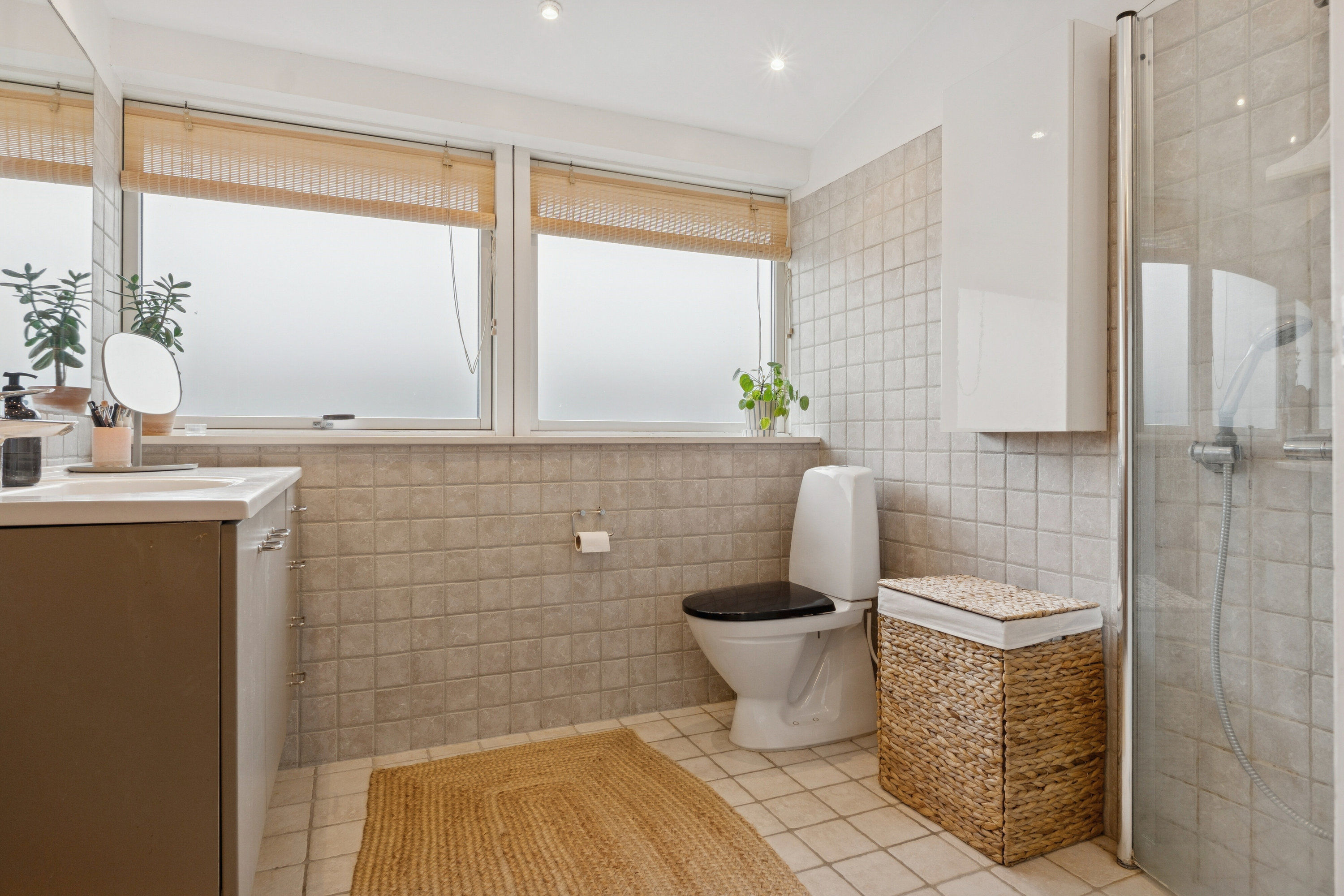 Fremhævet badeværelse billede i fuldskærmstilstand. Billede af Odensevej 58, Himmelev, 4000 Roskilde