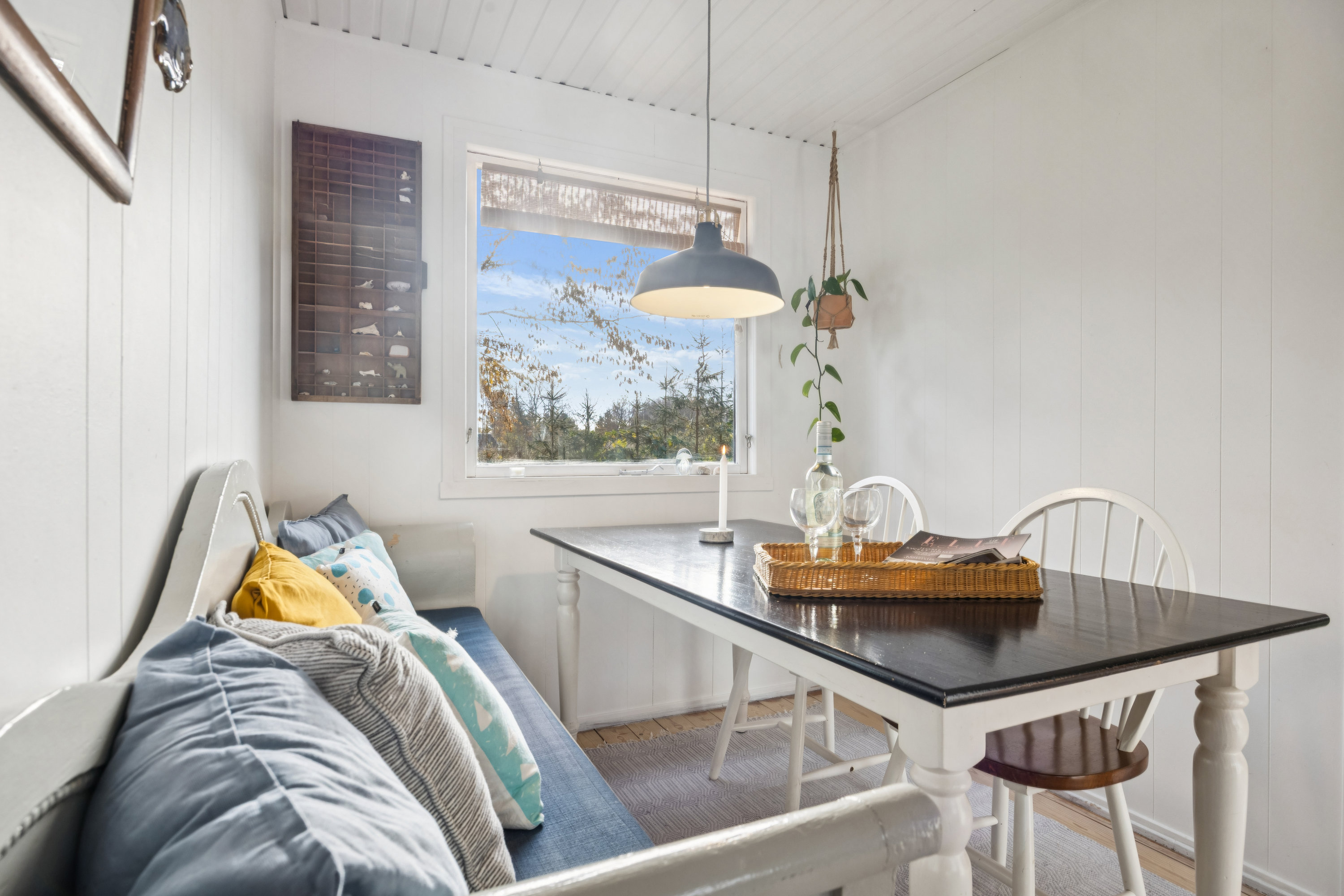 Fremhævet stue billede i fuldskærmstilstand. Billede af Lyngtoften 42, 9370 Hals