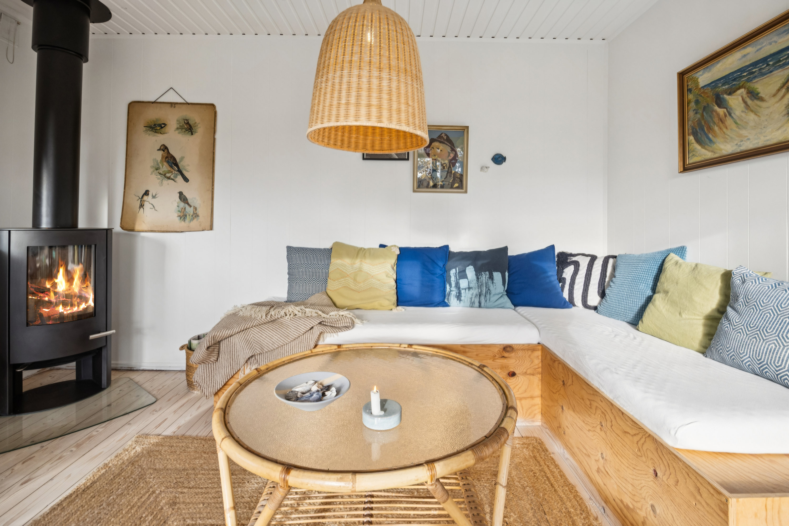 Fremhævet stue billede i fuldskærmstilstand. Billede af Lyngtoften 42, 9370 Hals