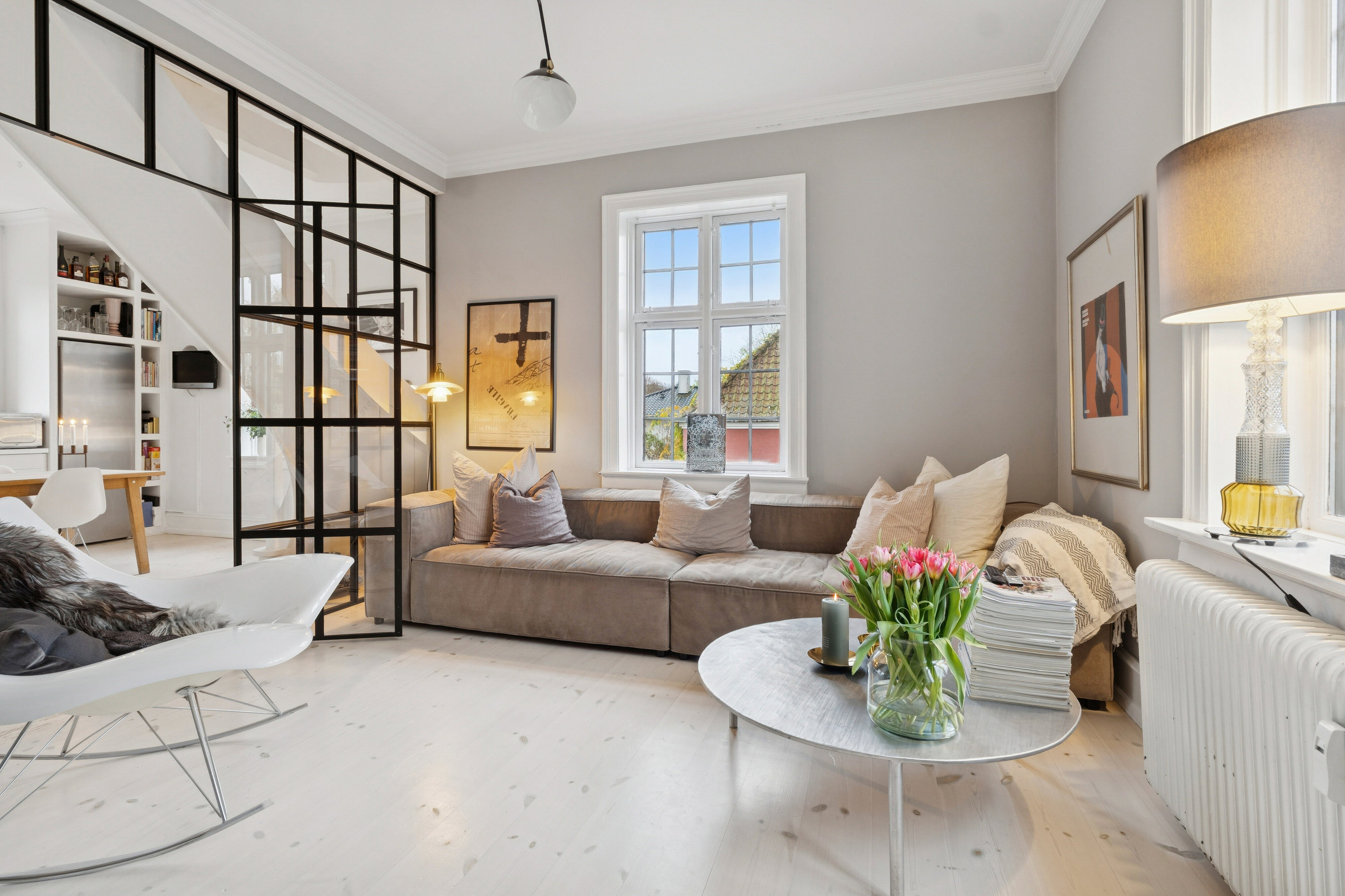 Fremhævet stue billede i fuldskærmstilstand. Billede af Caroline Amalie Vej 72, 1., 2800 Kongens Lyngby