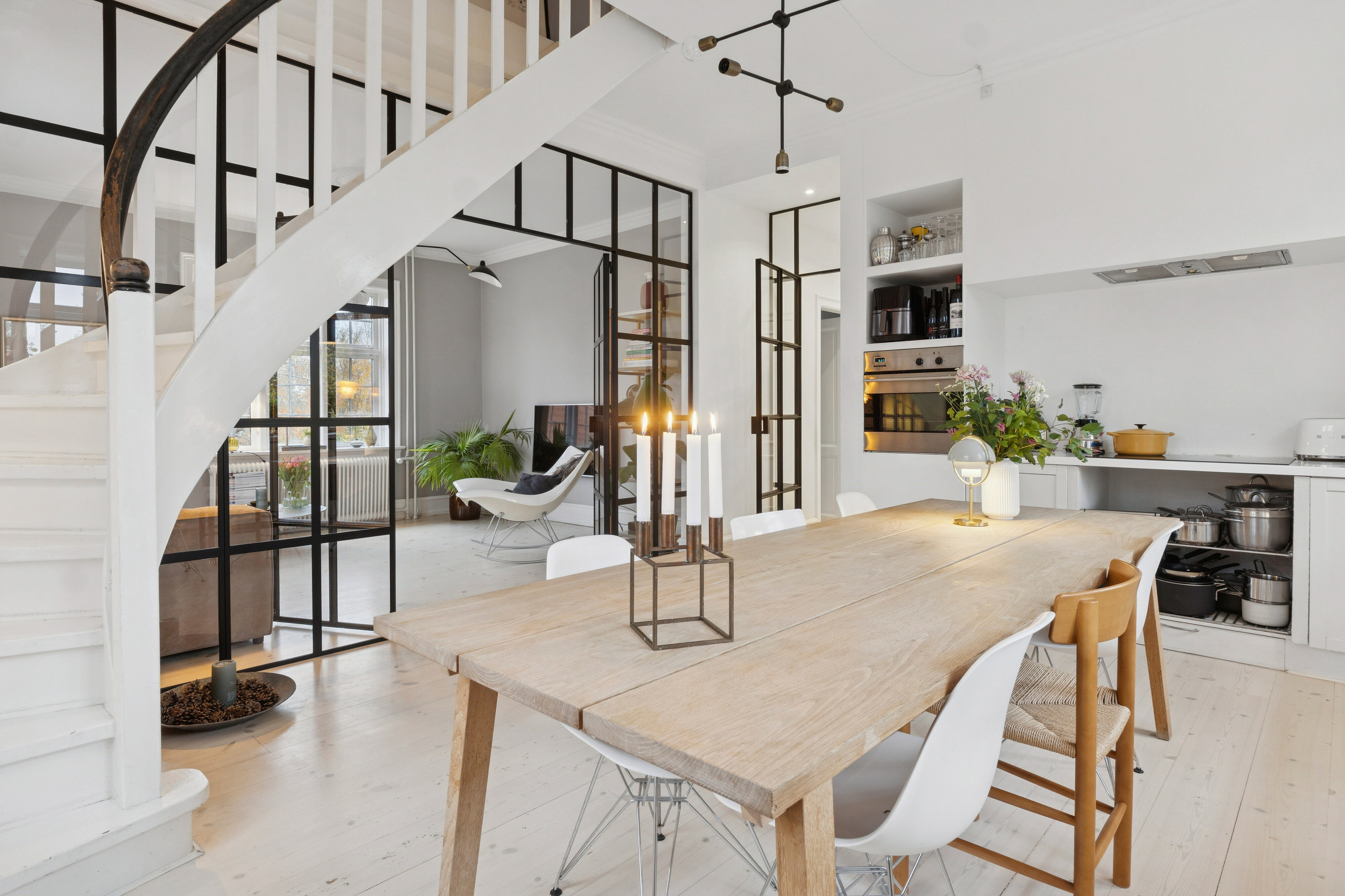 Fremhævet spisestue billede i fuldskærmstilstand. Billede af Caroline Amalie Vej 72, 1., 2800 Kongens Lyngby