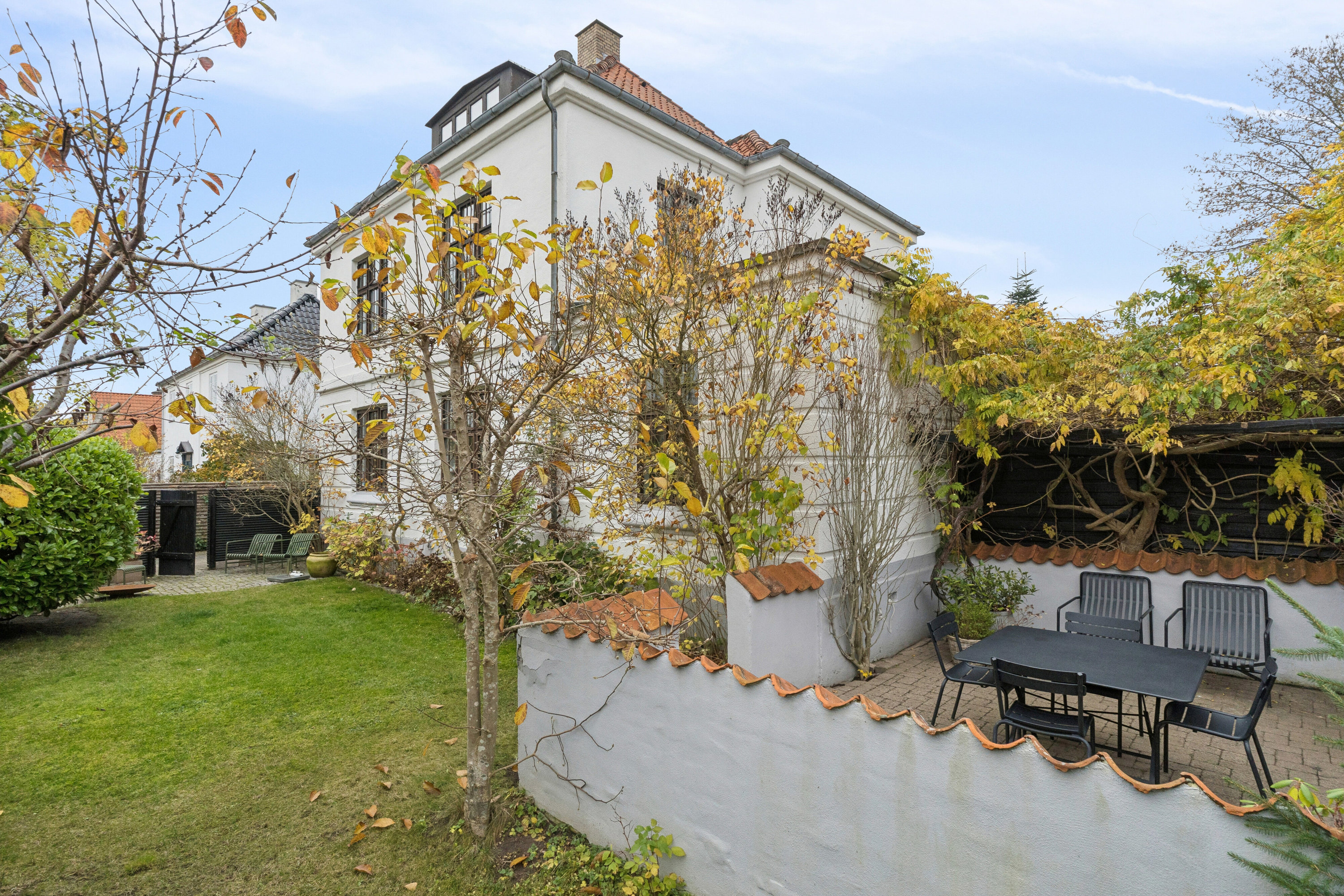 Miniaturebillede 1: set fra haven. Billede af Caroline Amalie Vej 72, 1., 2800 Kongens Lyngby