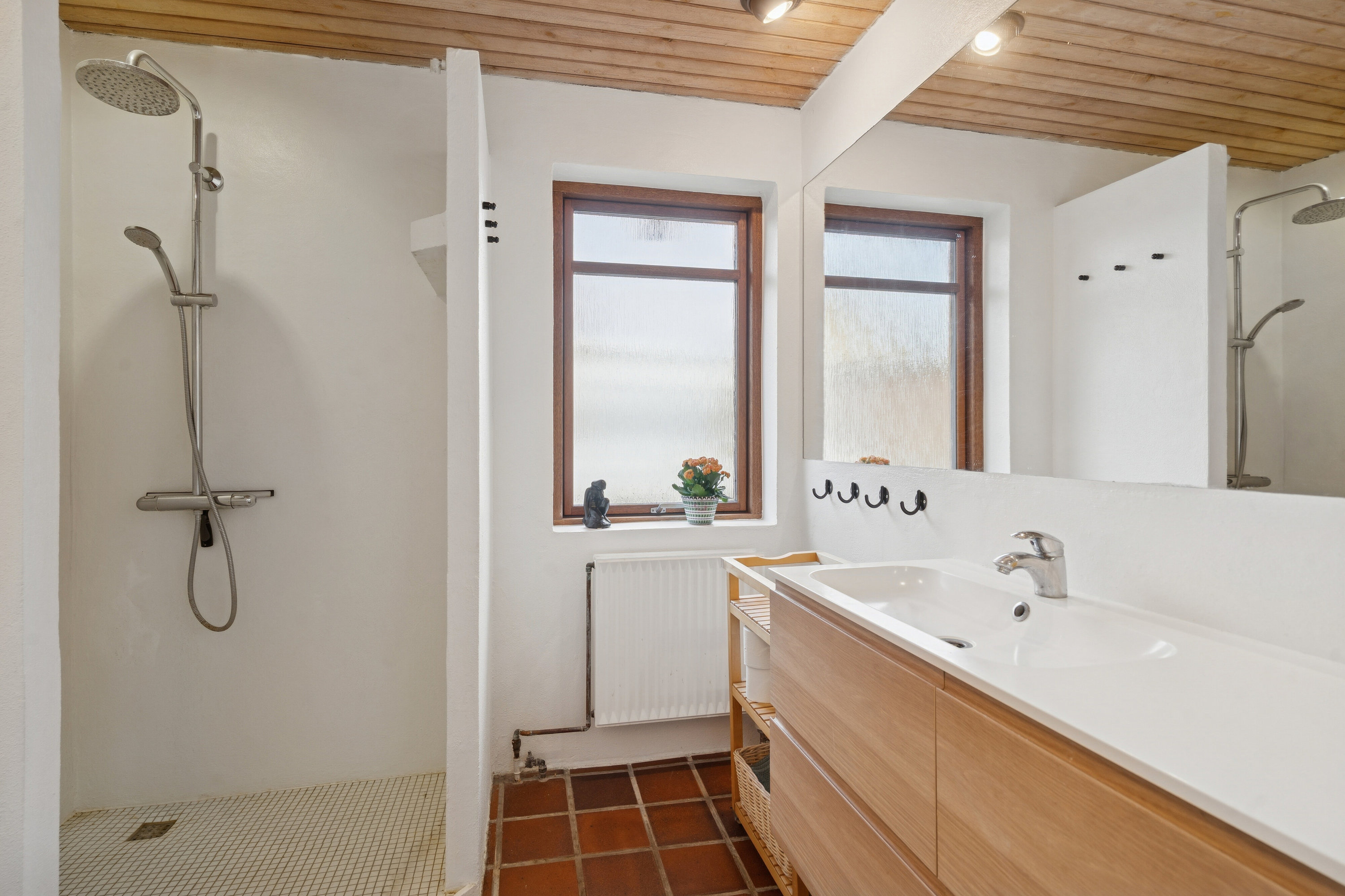 Fremhævet badeværelse billede i fuldskærmstilstand. Billede af H.P. Simonsens Allé 185, Sanderum, 5250 Odense SV