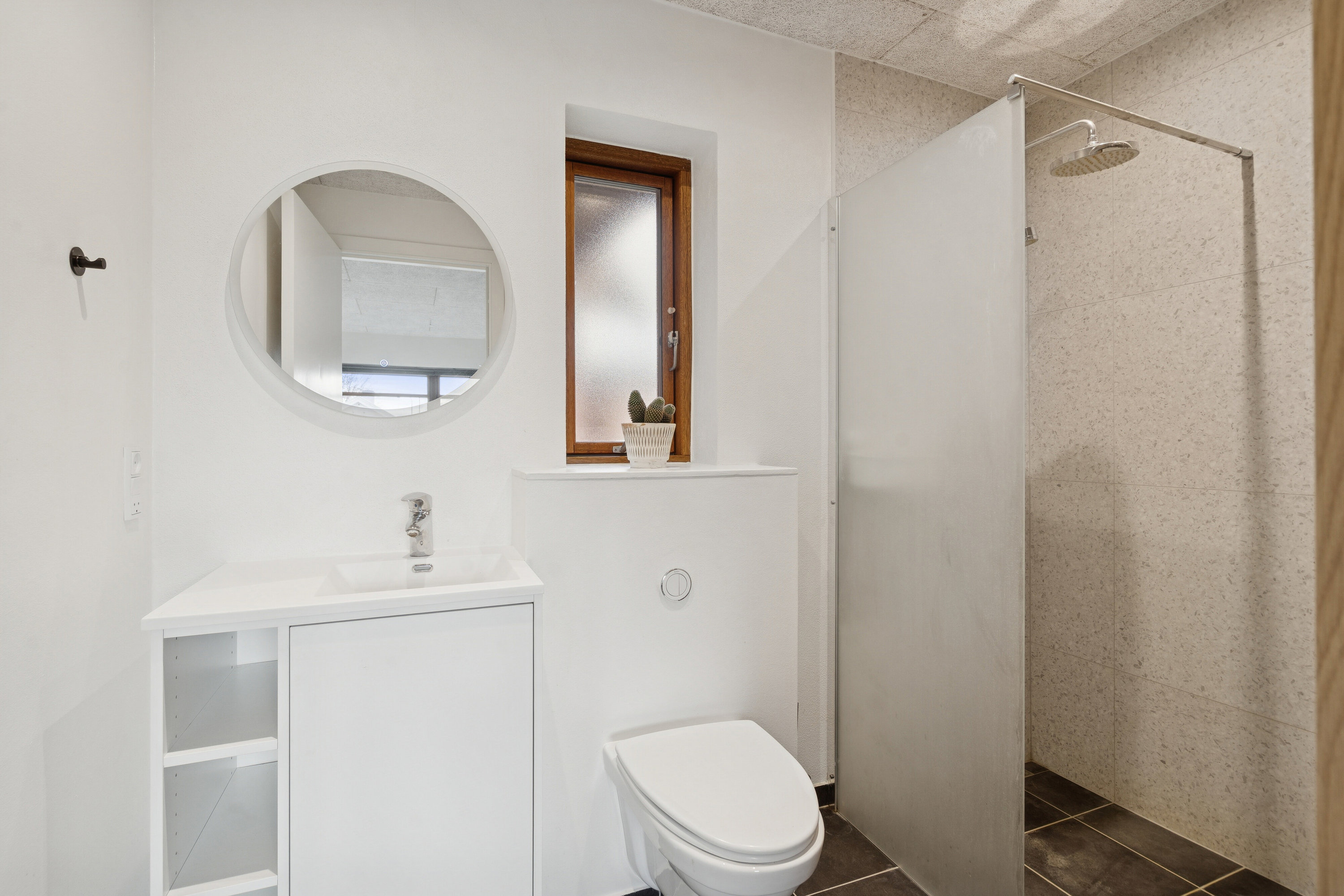 Fremhævet badeværelse billede i fuldskærmstilstand. Billede af H.P. Simonsens Allé 185, Sanderum, 5250 Odense SV