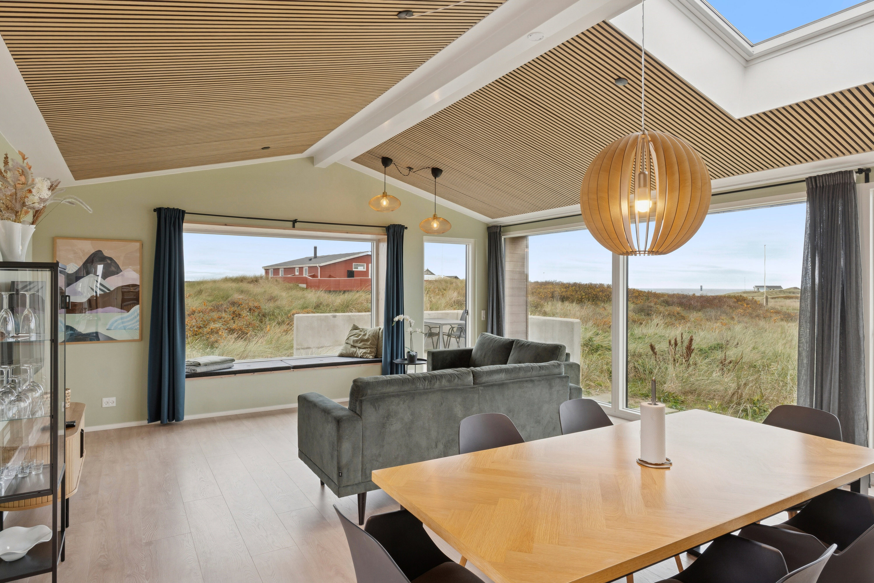 Fremhævet spisestue billede i fuldskærmstilstand. Billede af Bækrenden 1, Lønstrup, 9800 Hjørring