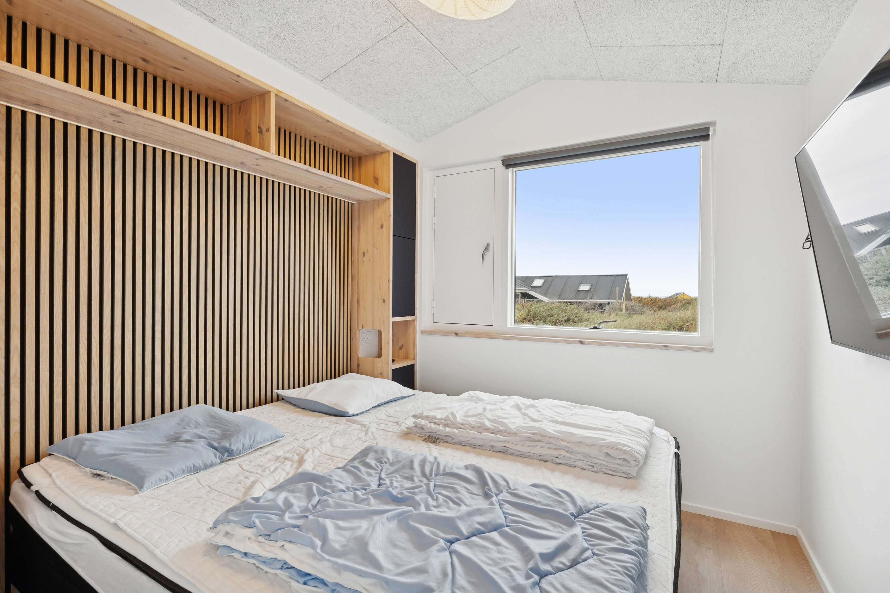 Fremhævet soveværelse billede i fuldskærmstilstand. Billede af Bækrenden 1, Lønstrup, 9800 Hjørring