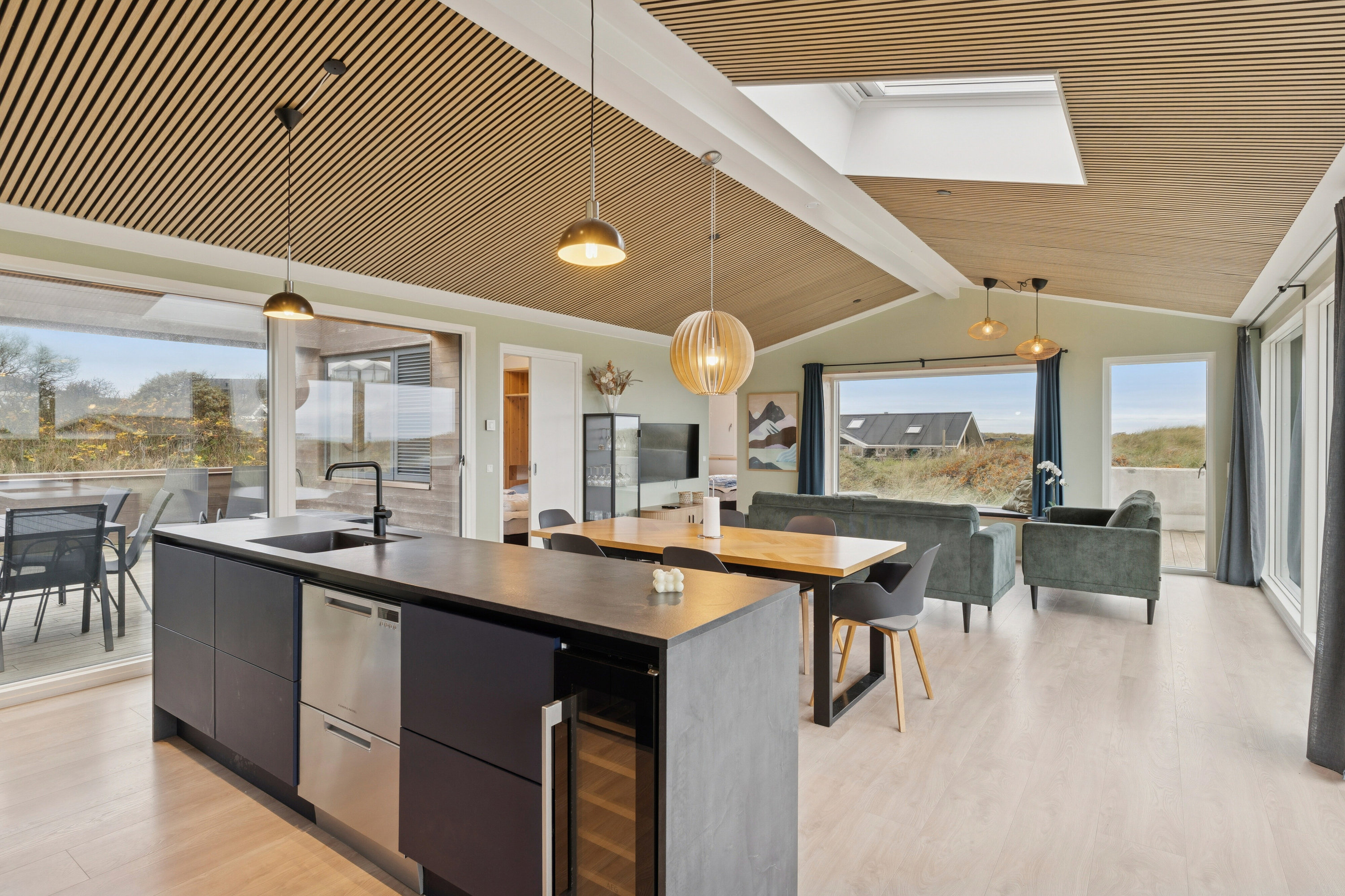 Fremhævet køkken billede i fuldskærmstilstand. Billede af Bækrenden 1, Lønstrup, 9800 Hjørring