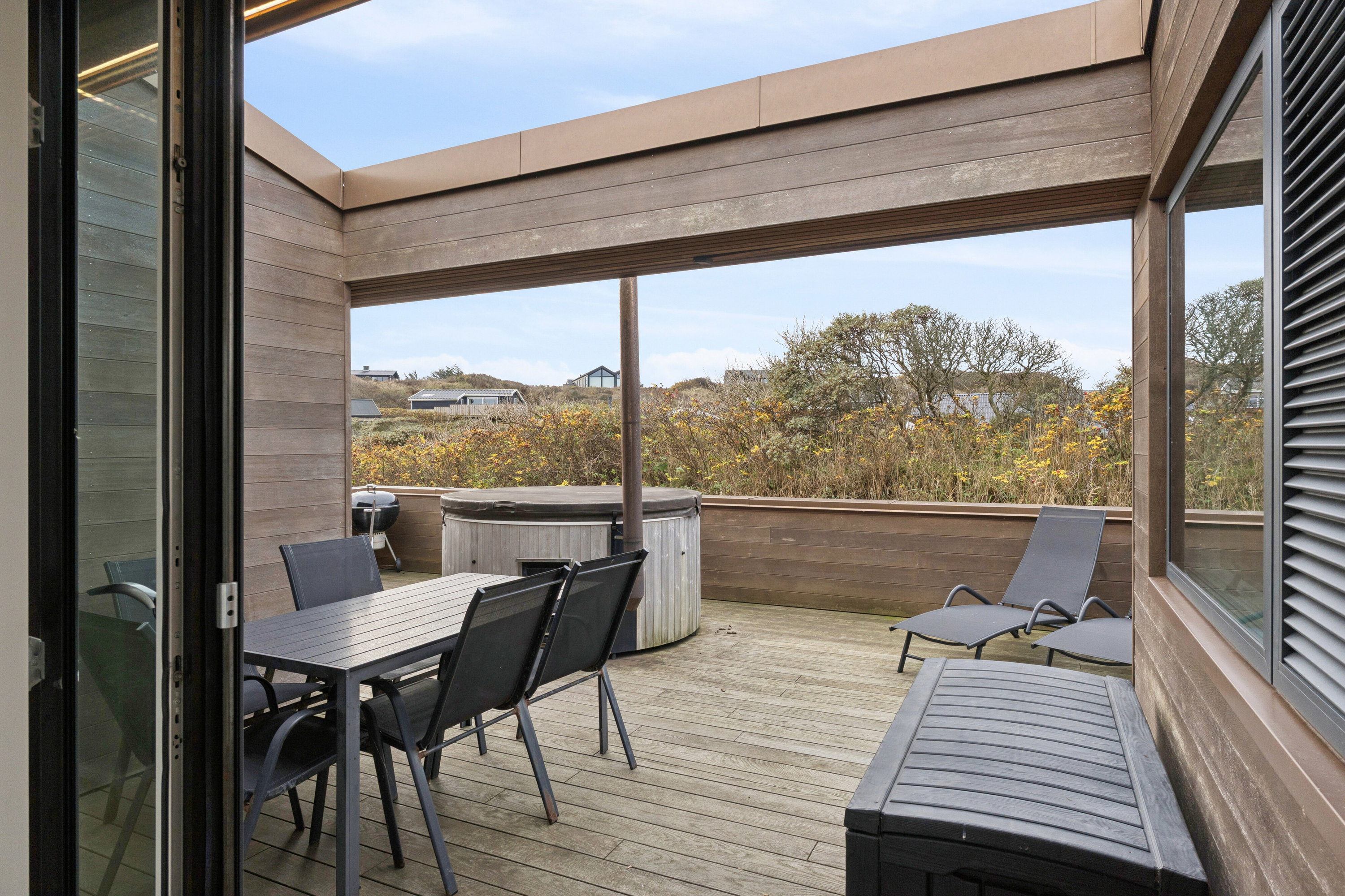 Fremhævet overdækket terrasse billede i fuldskærmstilstand. Billede af Bækrenden 1, Lønstrup, 9800 Hjørring