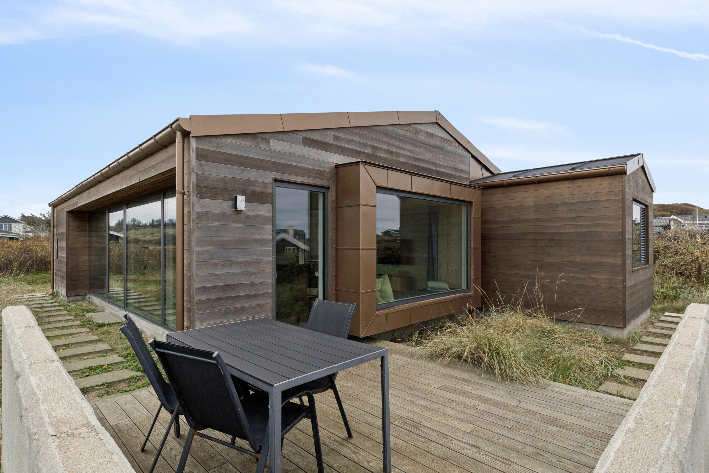 Fremhævet terrasse billede i fuldskærmstilstand. Billede af Bækrenden 1, Lønstrup, 9800 Hjørring