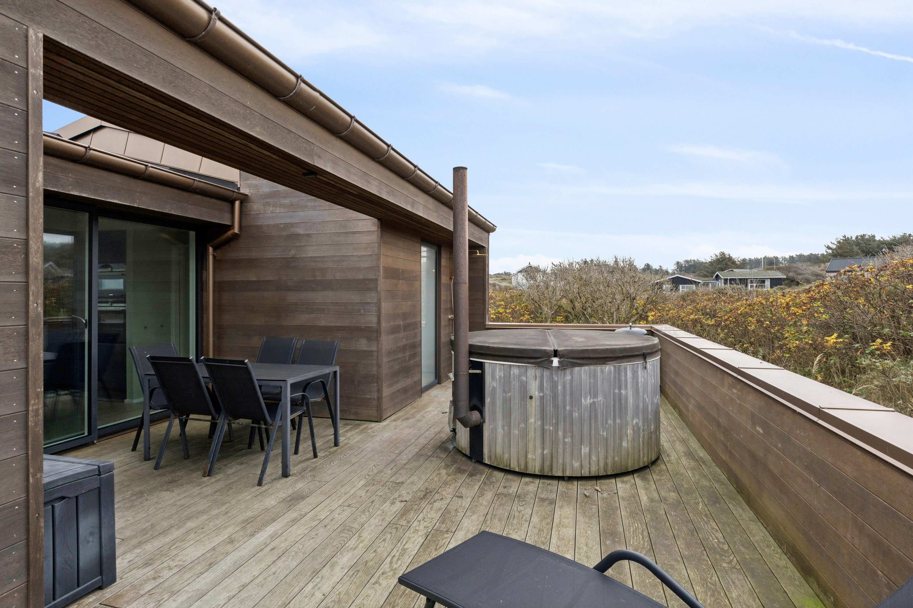 Fremhævet terrasse billede i fuldskærmstilstand. Billede af Bækrenden 1, Lønstrup, 9800 Hjørring