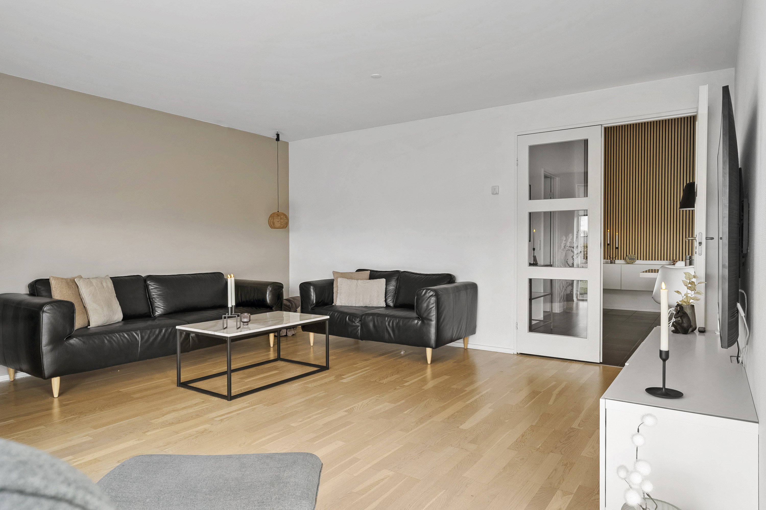 Fremhævet stue billede i fuldskærmstilstand. Billede af Filips Alle 11, 8700 Horsens