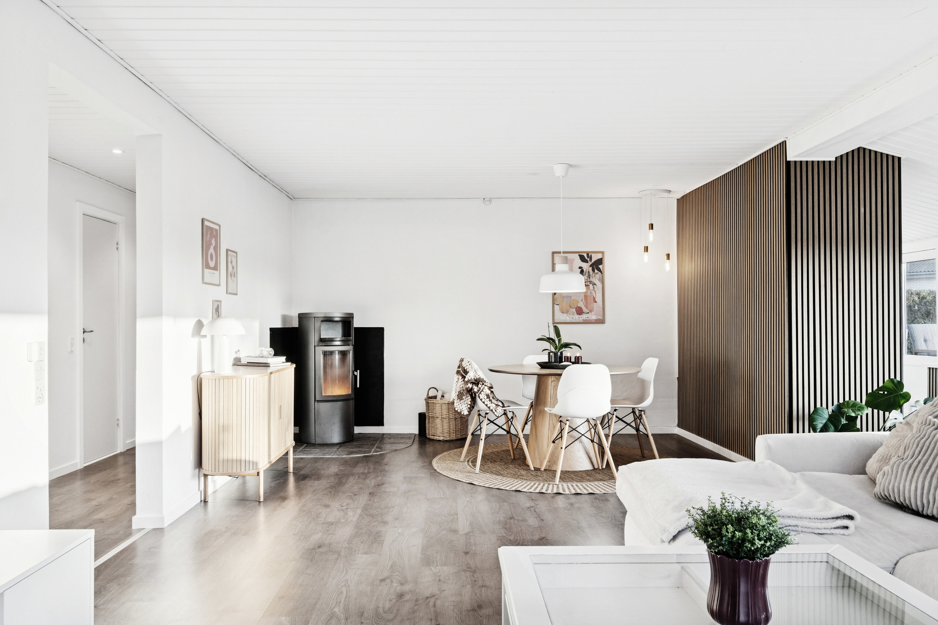 Fremhævet stue billede i fuldskærmstilstand. Billede af Bakkekammen 3, 4550 Asnæs