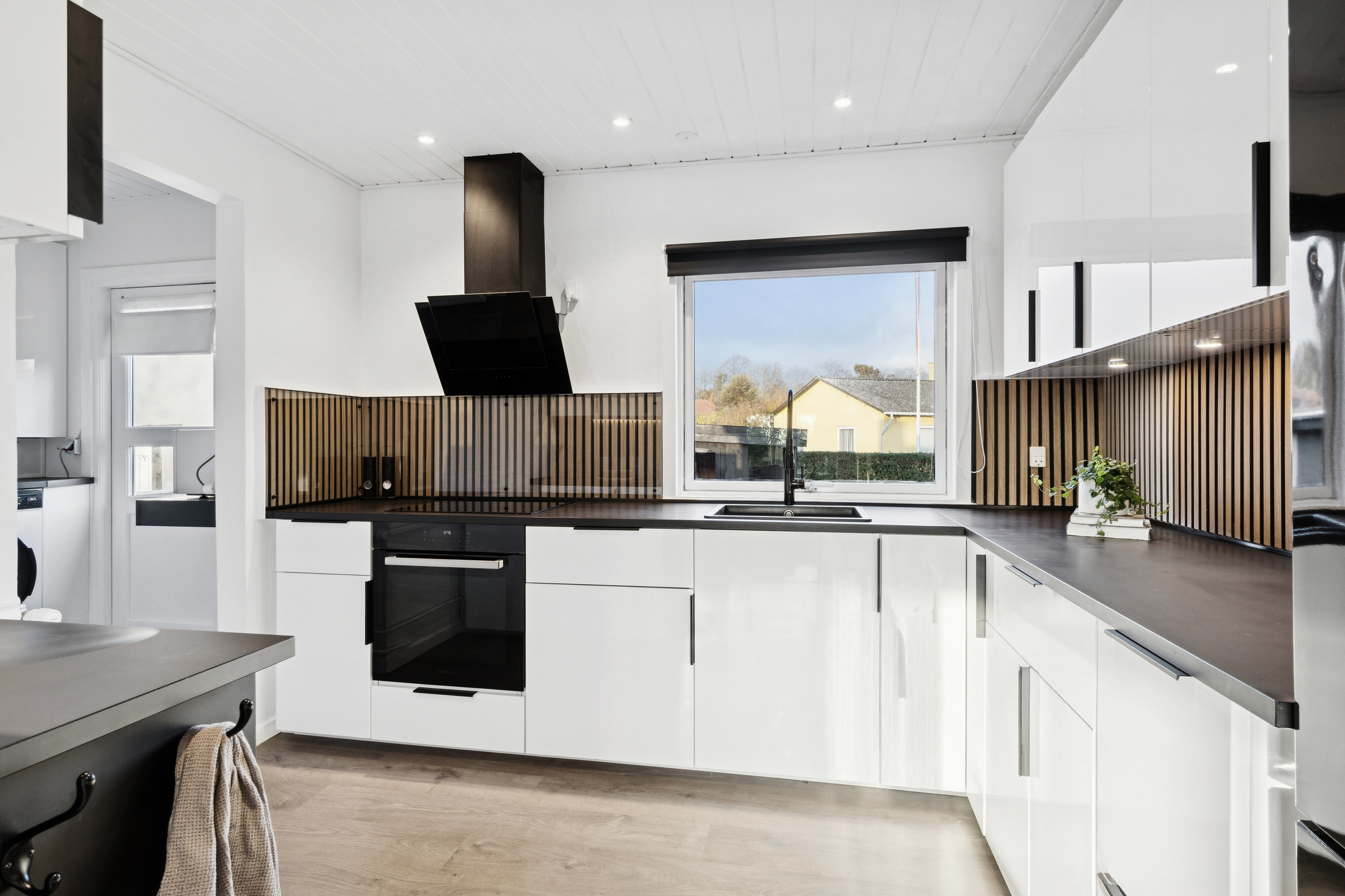 Fremhævet køkken billede i fuldskærmstilstand. Billede af Bakkekammen 3, 4550 Asnæs