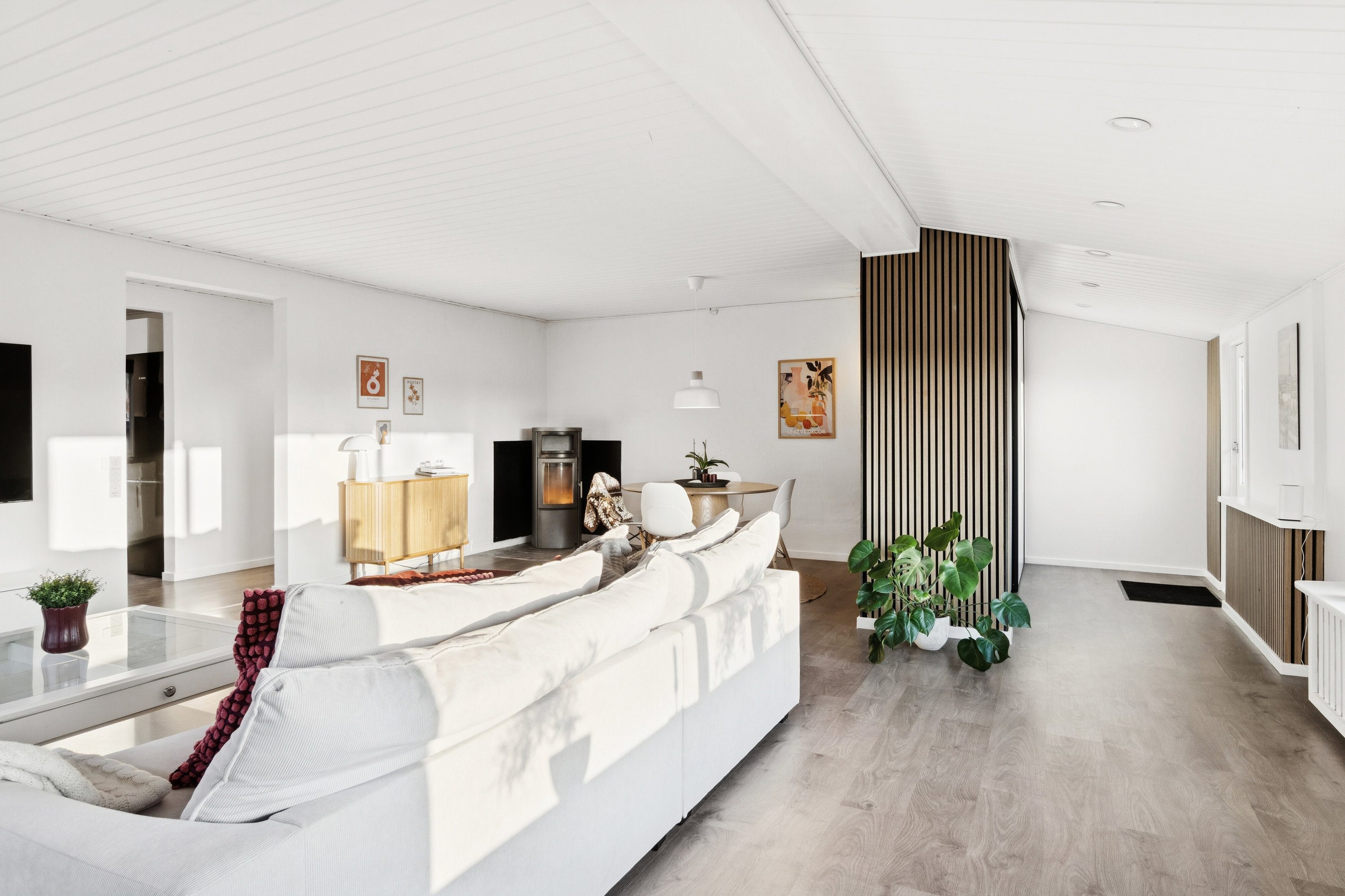 Fremhævet stue billede i fuldskærmstilstand. Billede af Bakkekammen 3, 4550 Asnæs