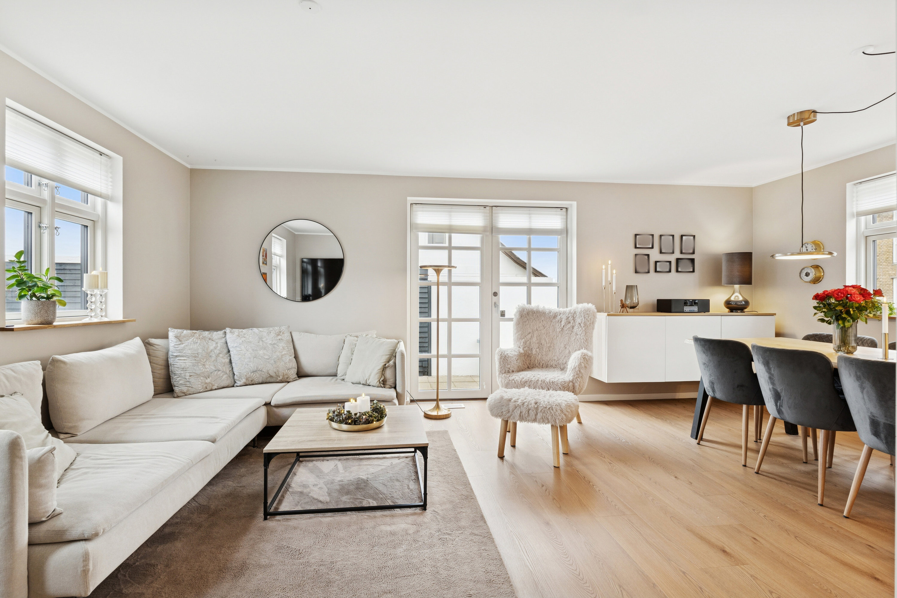 Fremhævet stue billede i fuldskærmstilstand. Billede af Skagensvej 18, 9800 Hjørring