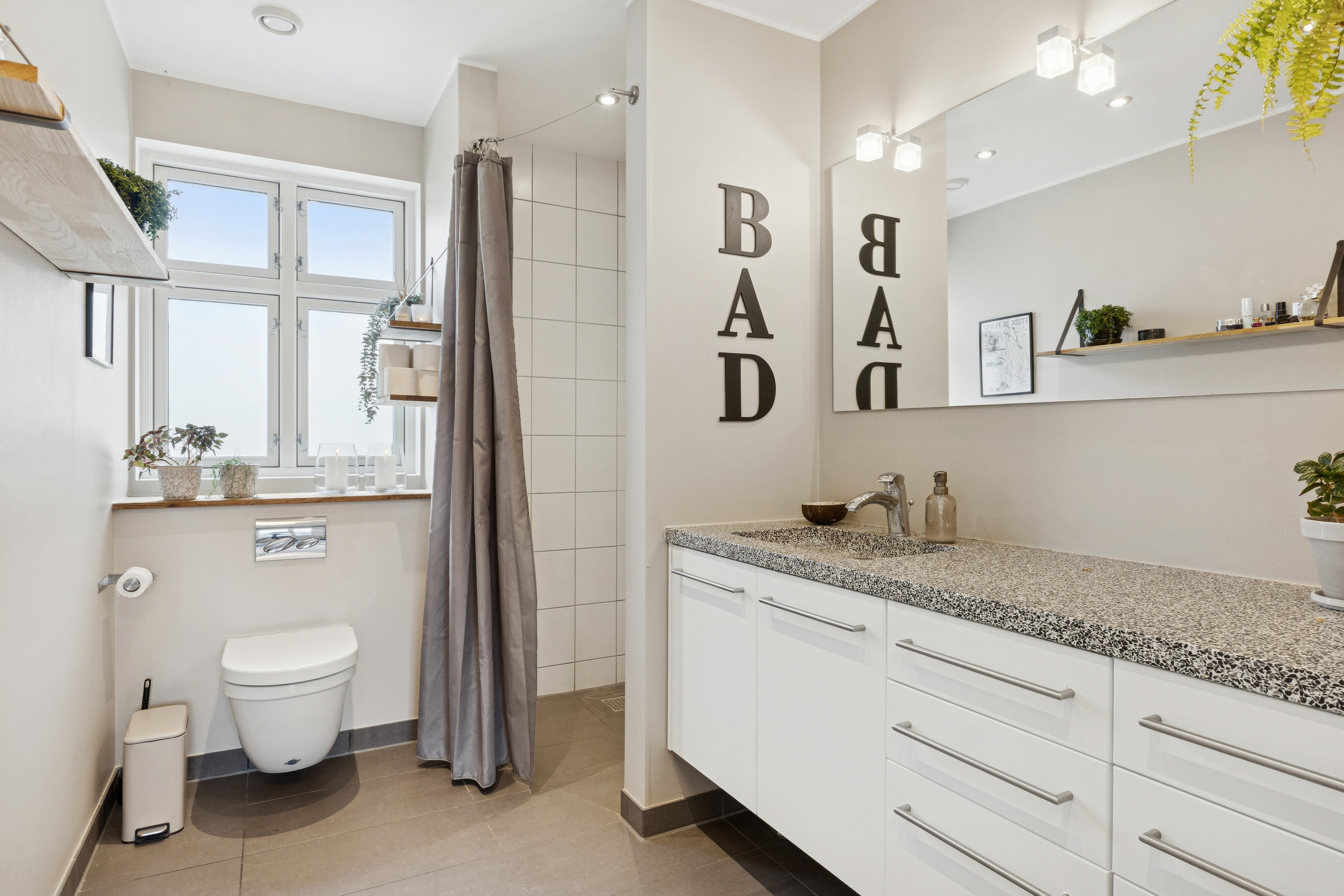 Fremhævet badeværelse billede i fuldskærmstilstand. Billede af Skagensvej 18, 9800 Hjørring