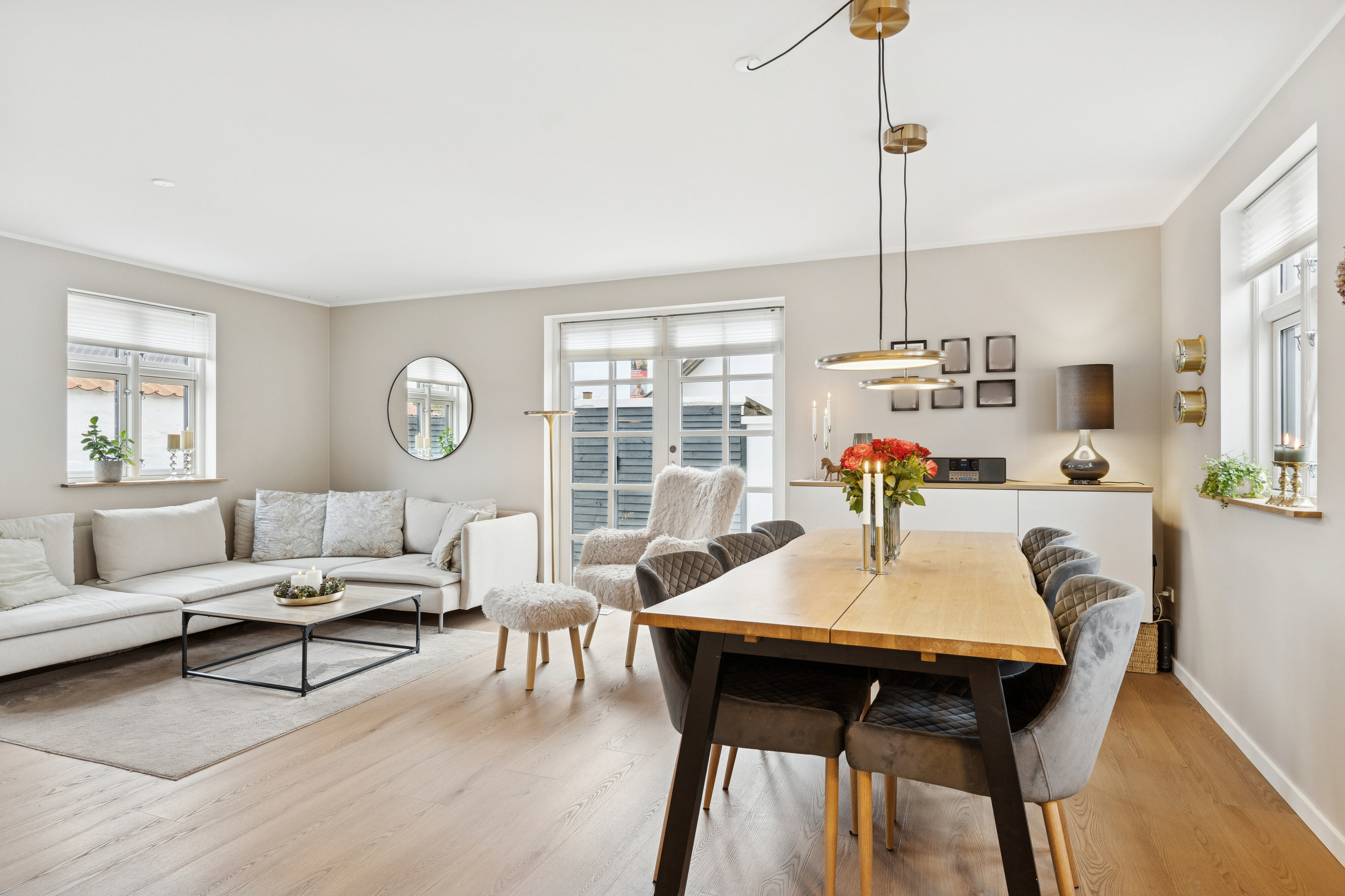 Fremhævet stue billede i fuldskærmstilstand. Billede af Skagensvej 18, 9800 Hjørring