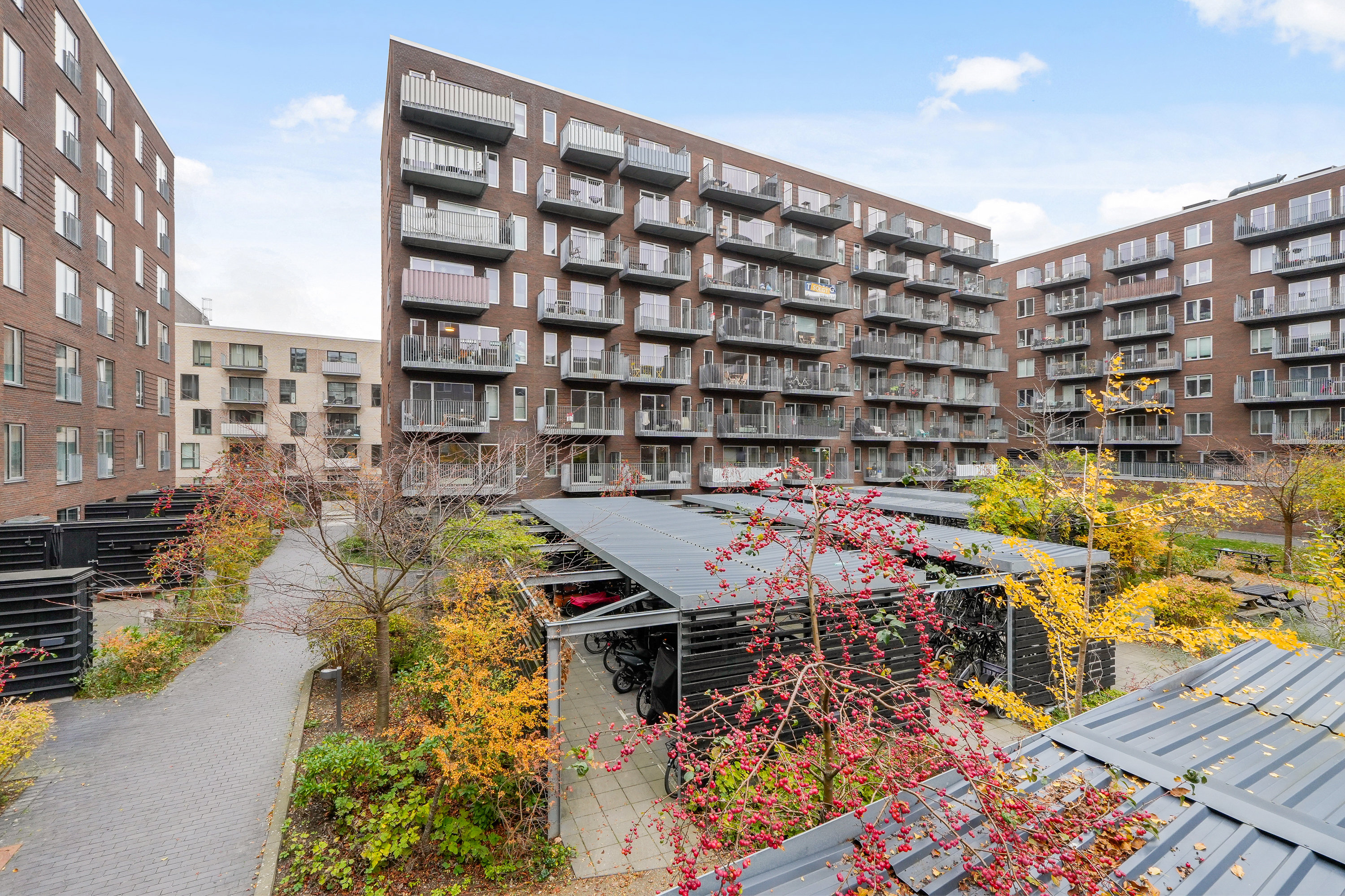 Fremhævet andet billede i fuldskærmstilstand. Billede af C.F. Møllers Allé 92, 1. tv., 2300 København S