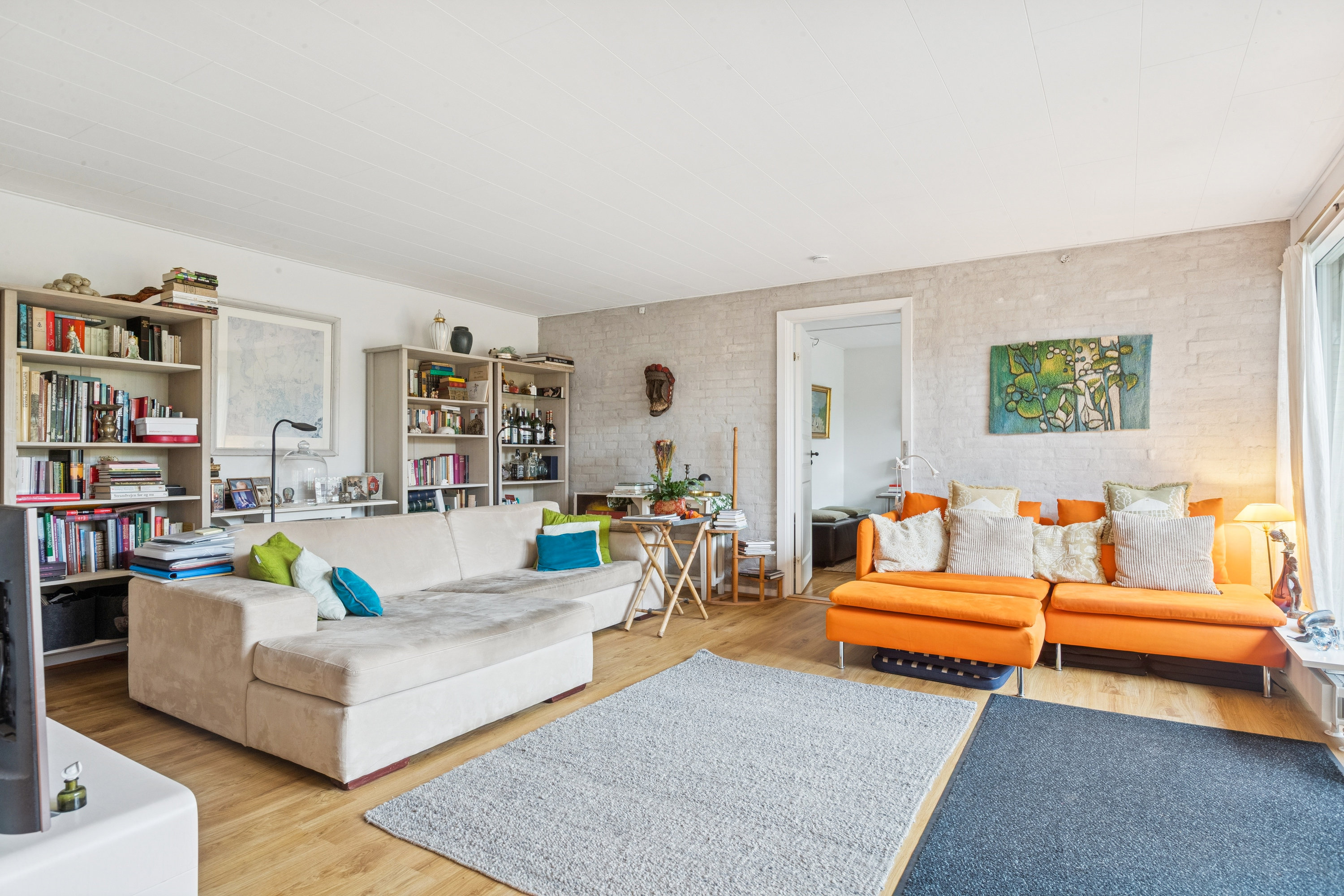 Fremhævet stue billede i fuldskærmstilstand. Billede af Løkkekrogen 44, 2625 Vallensbæk