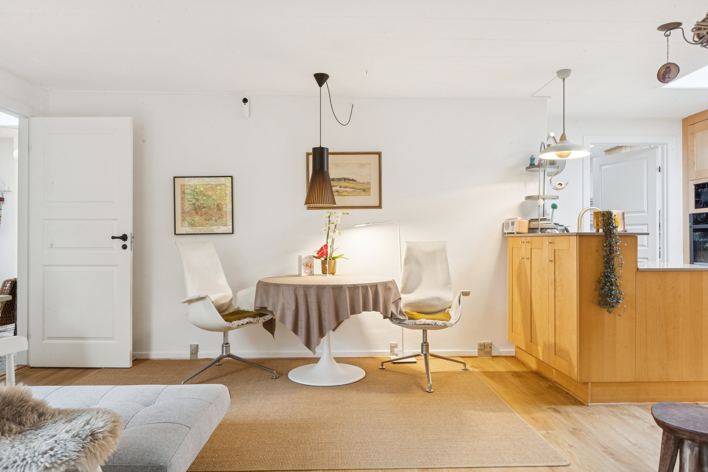 Fremhævet stue billede i fuldskærmstilstand. Billede af Løkkekrogen 44, 2625 Vallensbæk